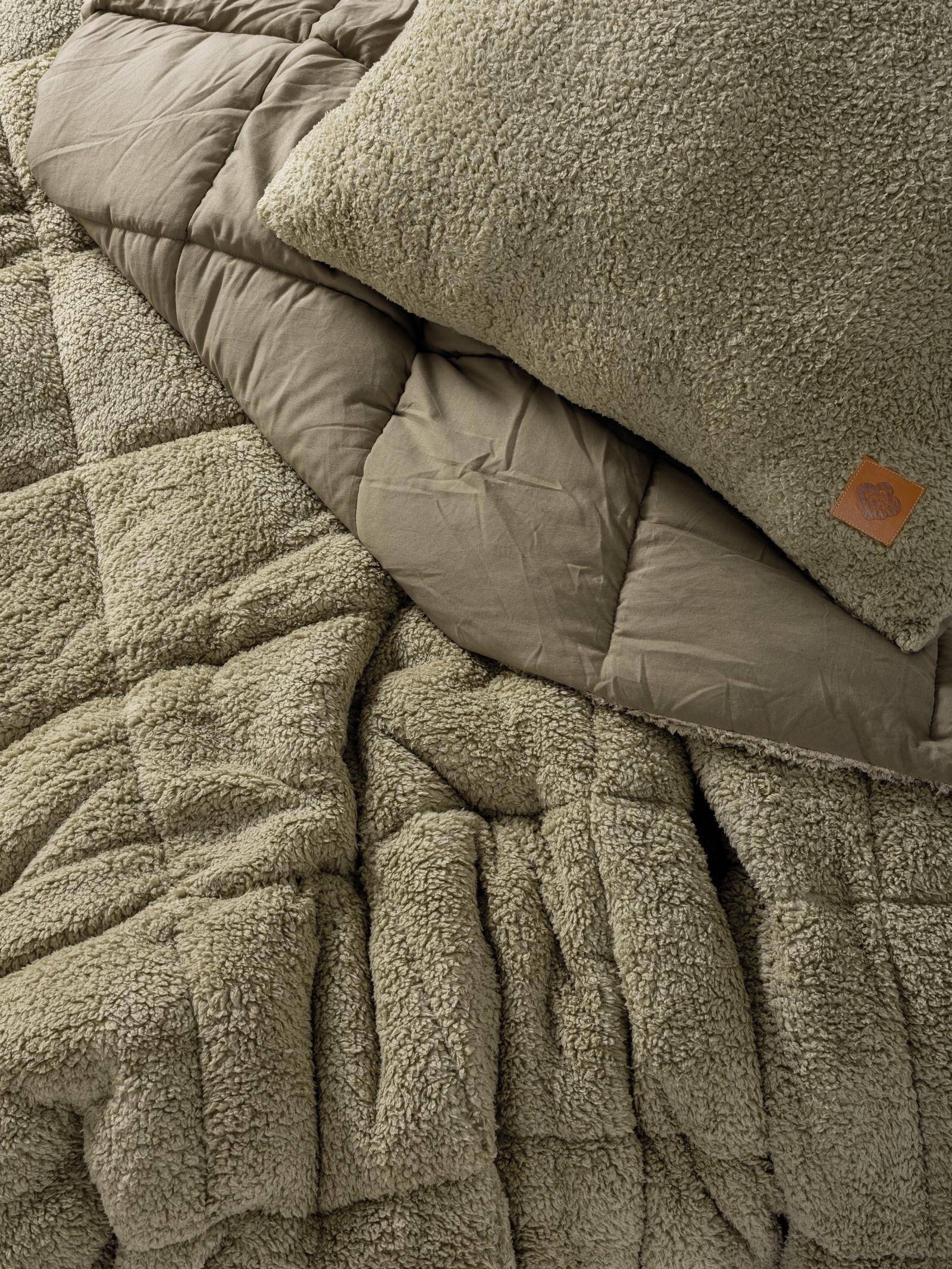 Çift Kişilik Peluş Yorgan Seti Taş