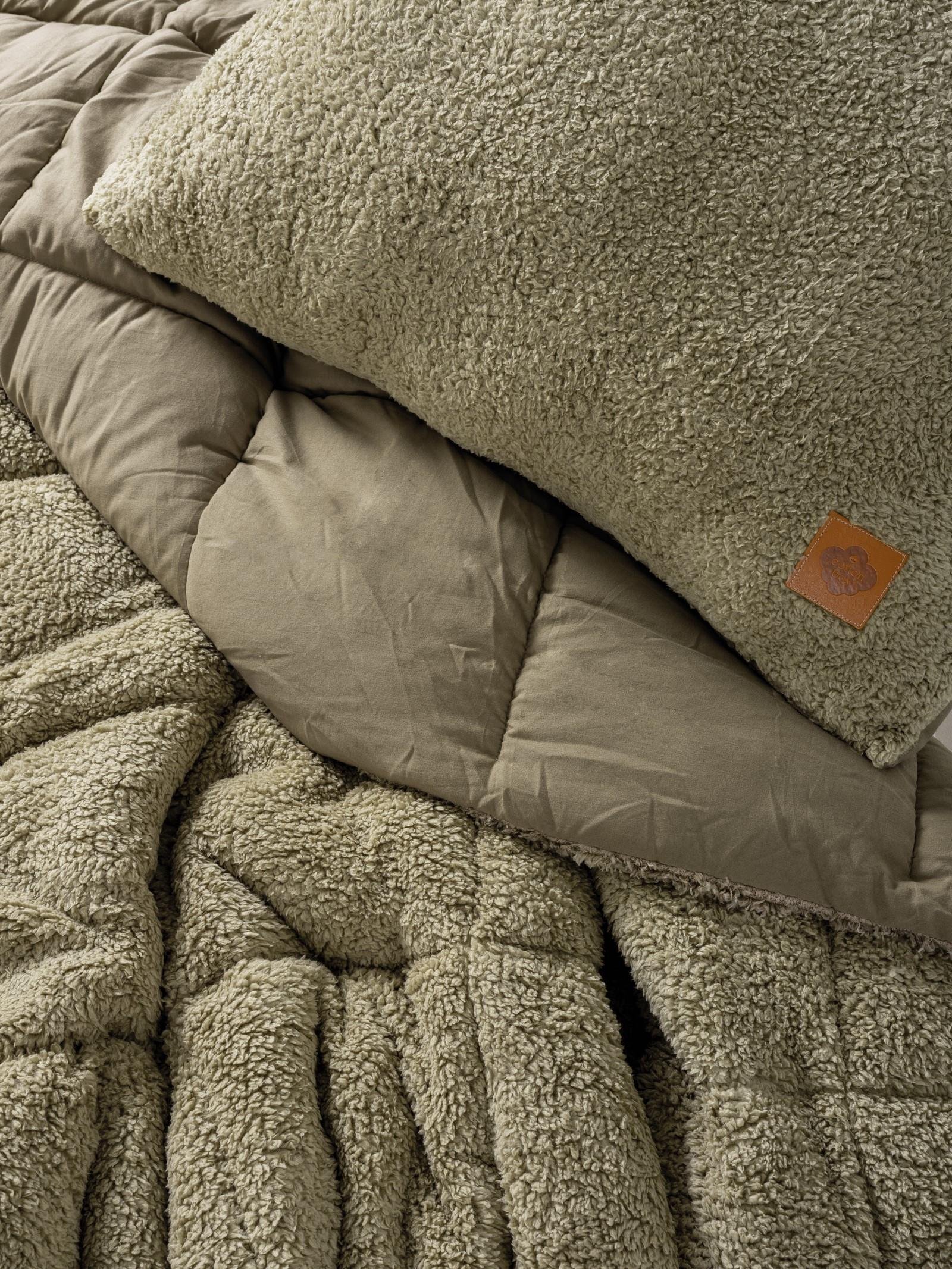 Çift Kişilik Peluş Yorgan Seti Taş