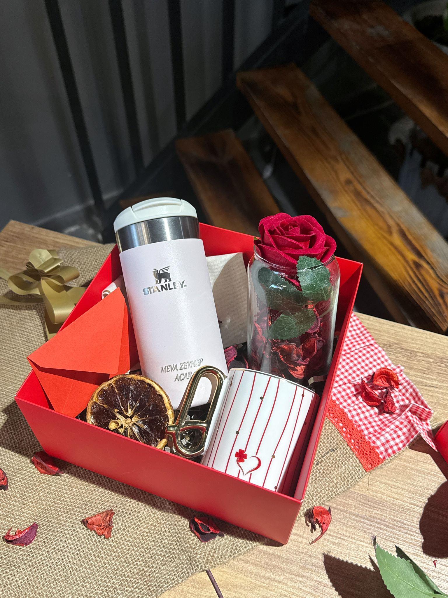 Hediyelik Özel İsim Yazılı Stanley Aerolight Transit Mug 0,35 Lt. Hediyelik Set