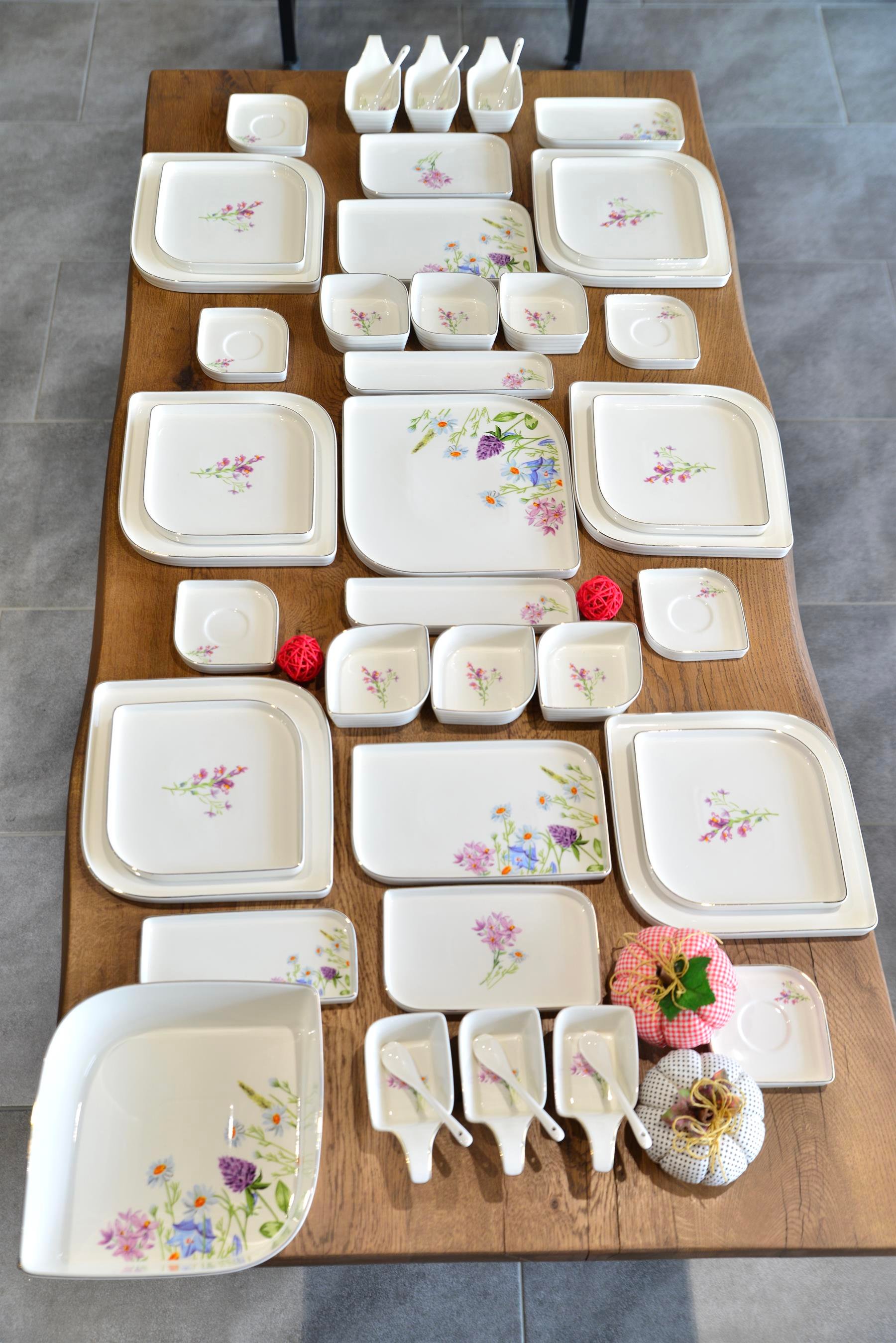 Lilian Bahar 46 Parça Porselen Kahvaltı Takımı