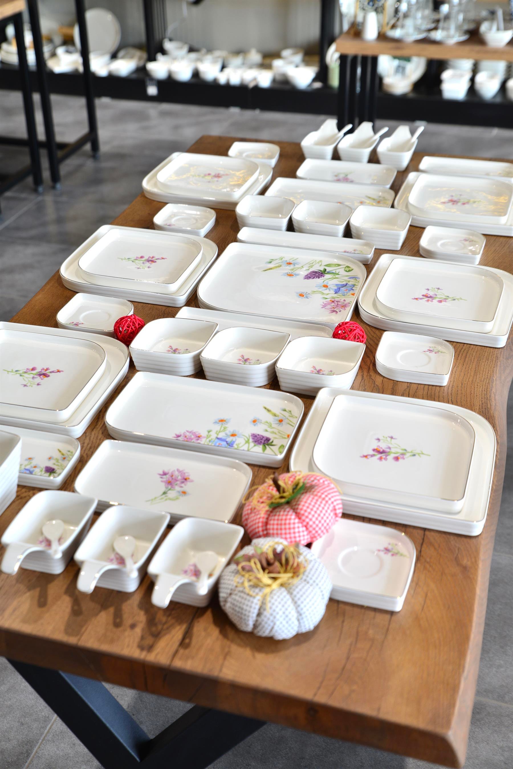 Lilian Bahar 46 Parça Porselen Kahvaltı Takımı