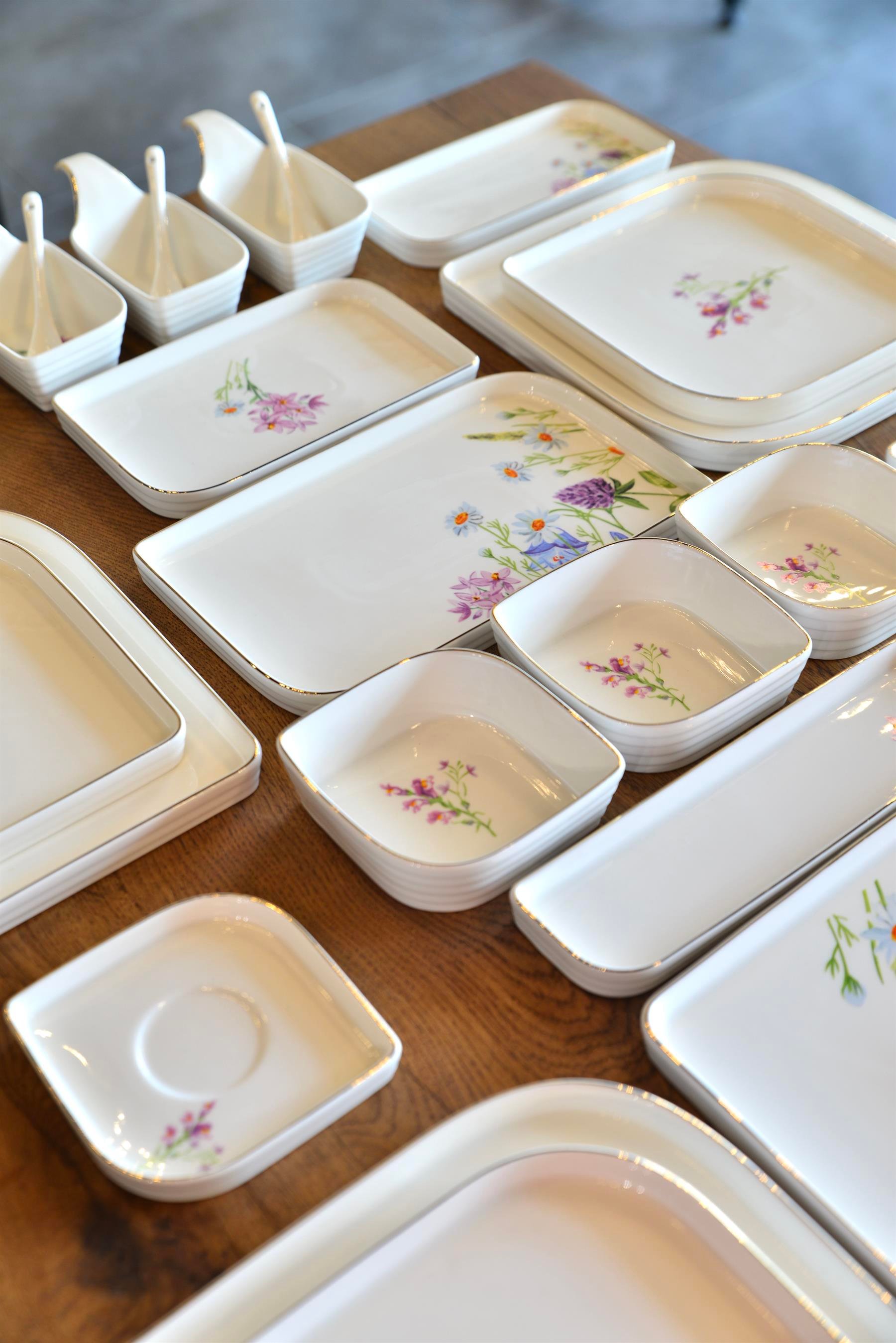 Lilian Bahar 46 Parça Porselen Kahvaltı Takımı