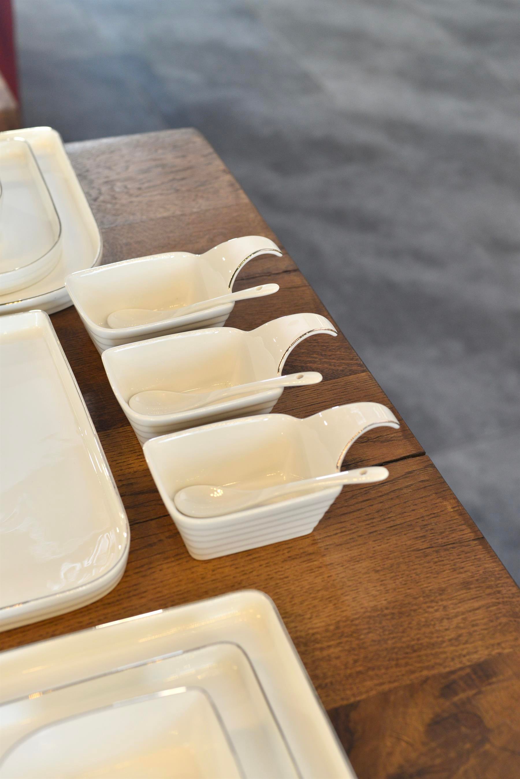 Lilian Gold 46 Parça Porselen Kahvaltı Takımı