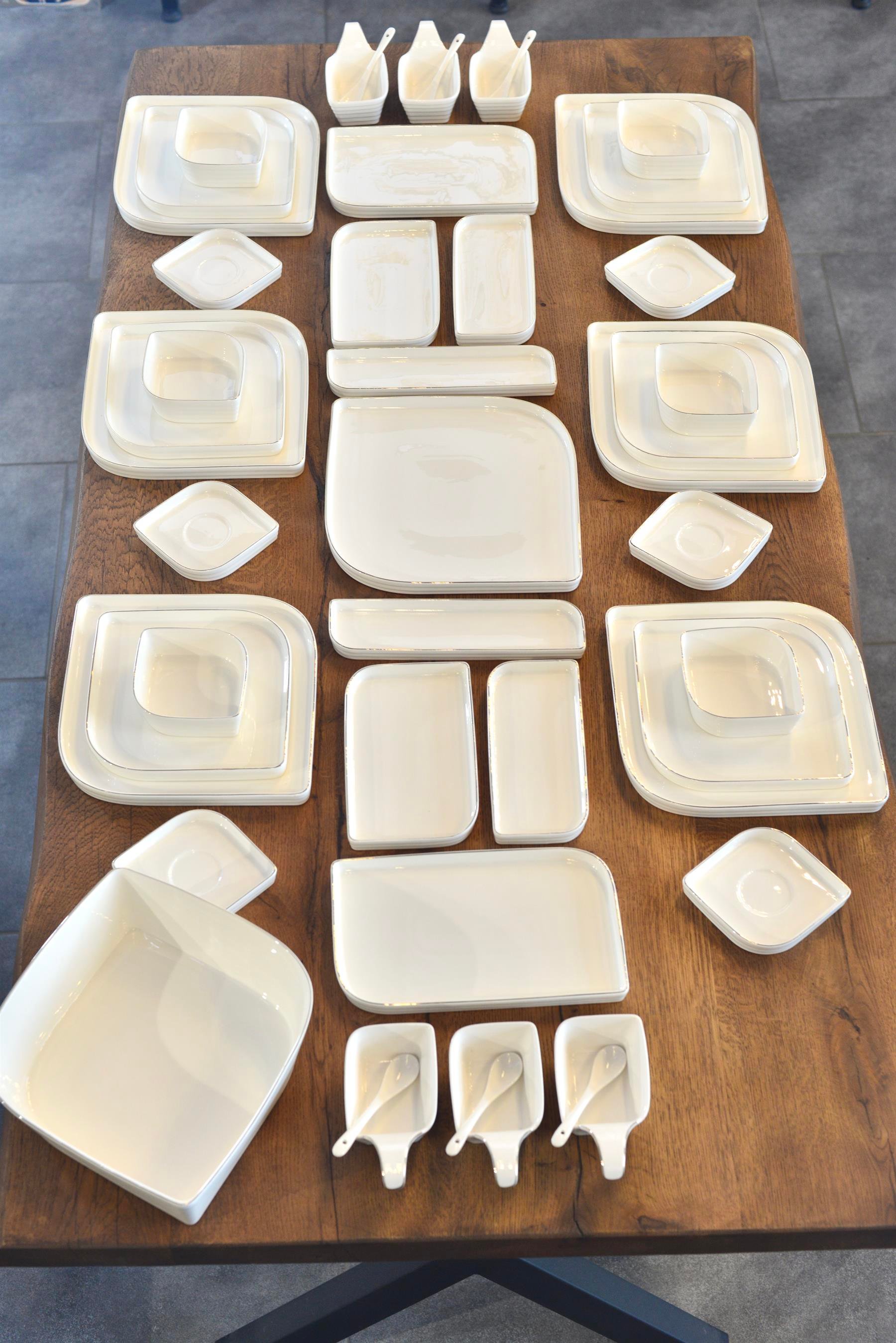 Lilian Gold 46 Parça Porselen Kahvaltı Takımı