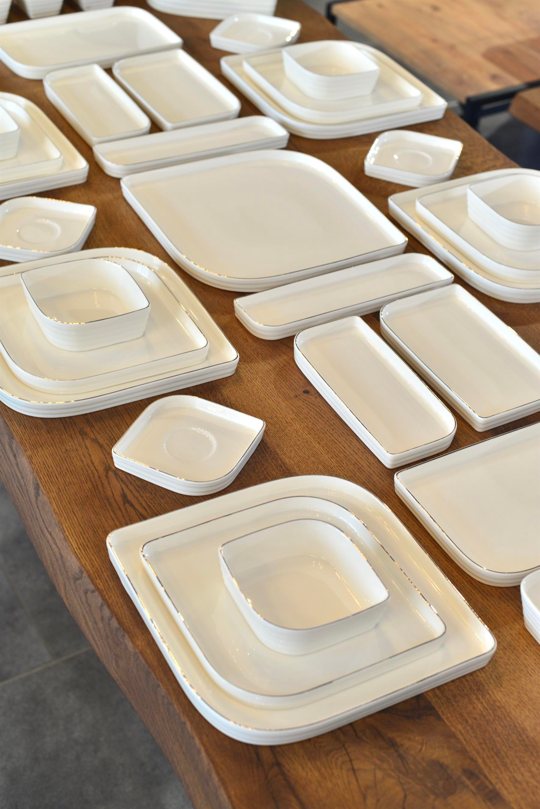 Lilian Gold 46 Parça Porselen Kahvaltı Takımı