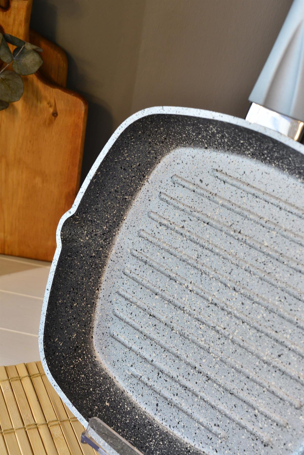 Oms 28 Cm Granit Grill Tava