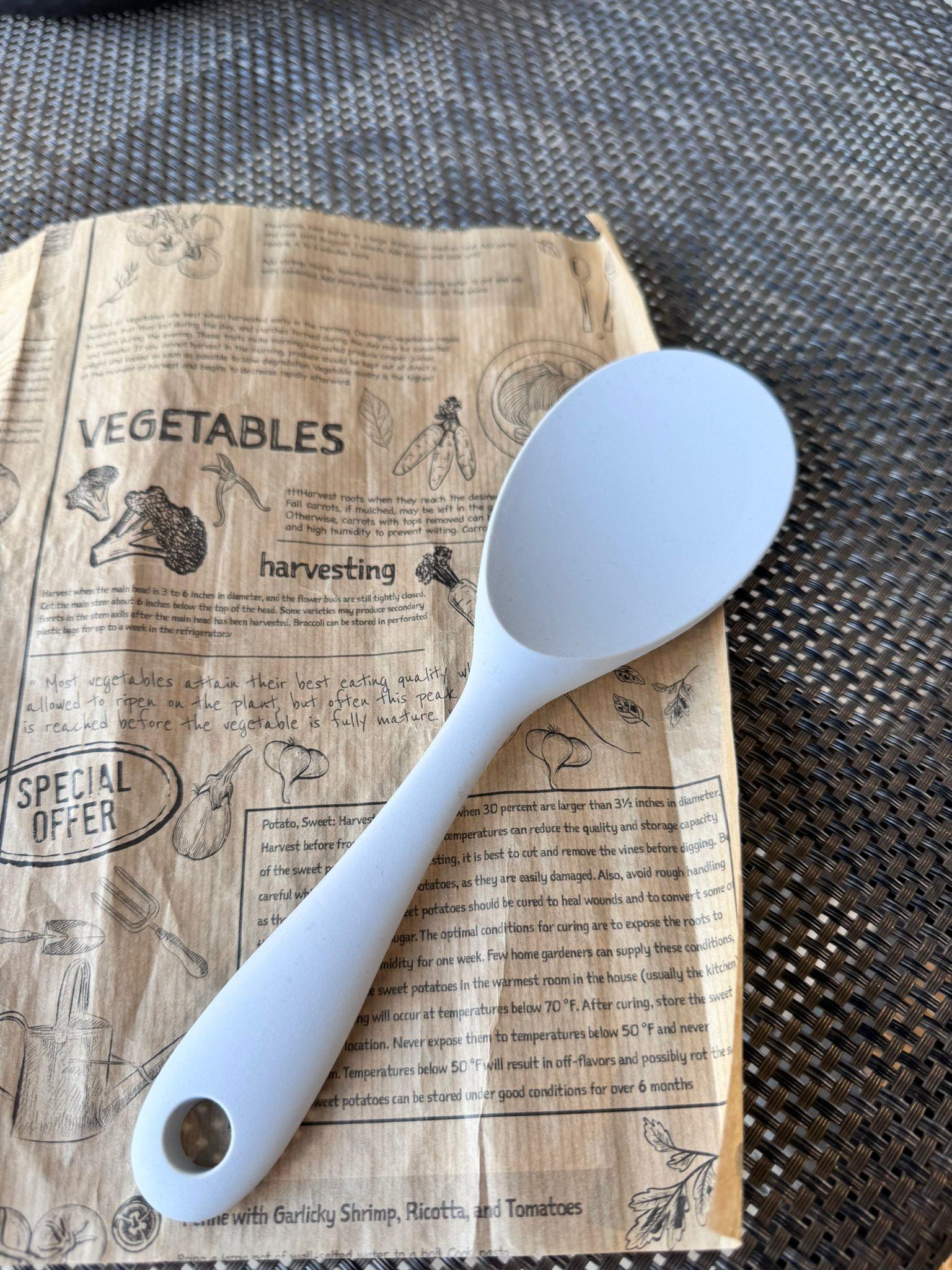 Sert Uçlu Silikon Pilav Kaşığı Yüksek Isıya Dayanıklı Yanmaz Yapışmaz Silikon Kaşık 22 cm - Gri