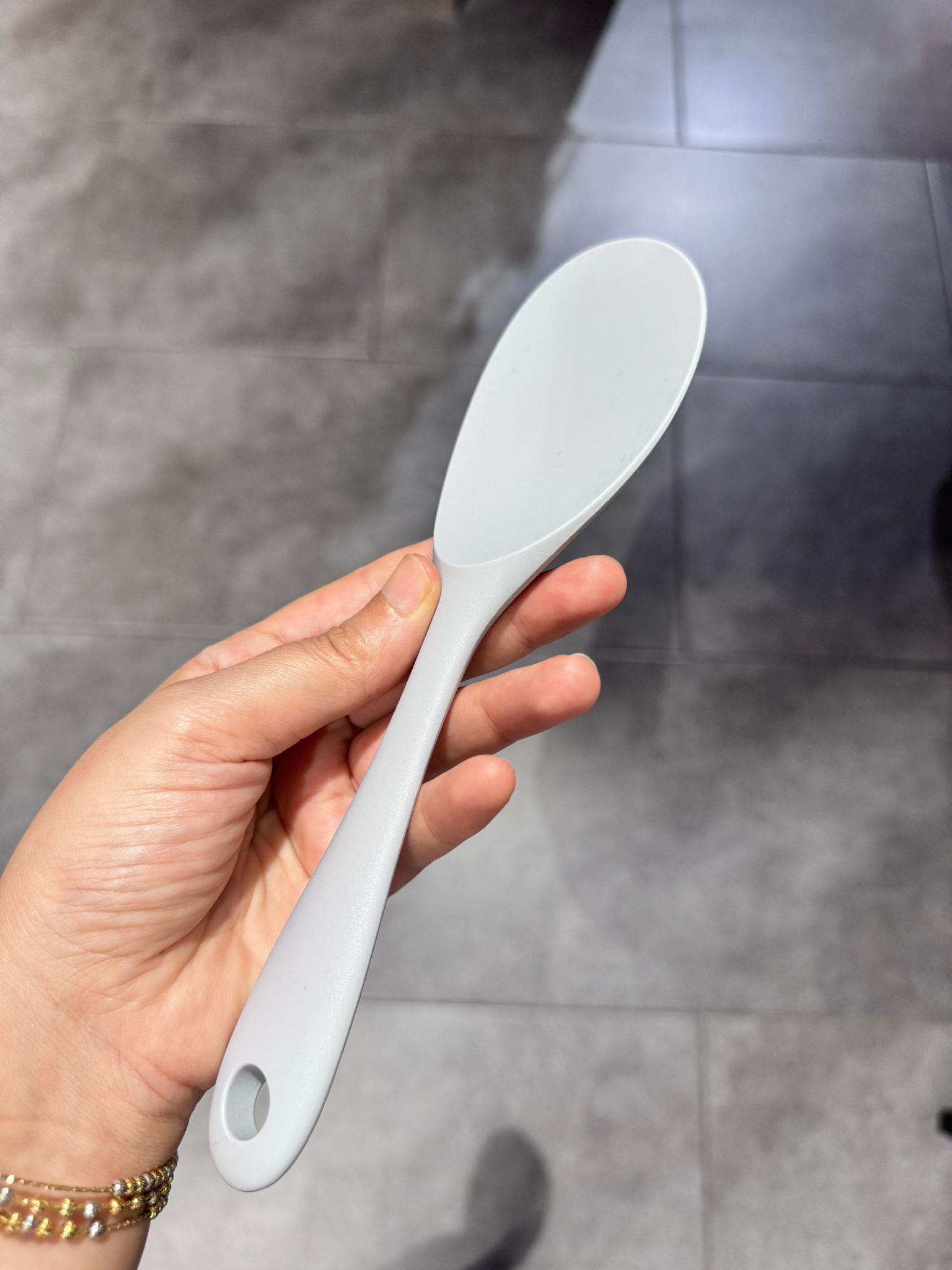 Sert Uçlu Silikon Pilav Kaşığı Yüksek Isıya Dayanıklı Yanmaz Yapışmaz Silikon Kaşık 22 cm - Gri