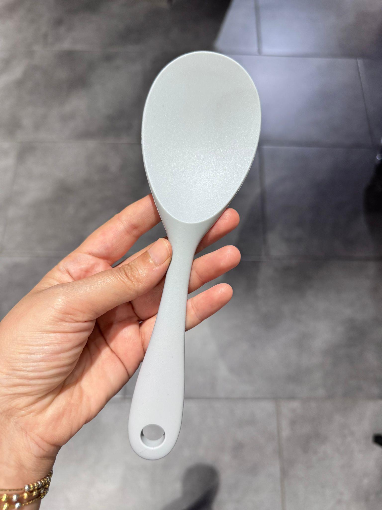 Sert Uçlu Silikon Pilav Kaşığı Yüksek Isıya Dayanıklı Yanmaz Yapışmaz Silikon Kaşık 22 cm - Gri