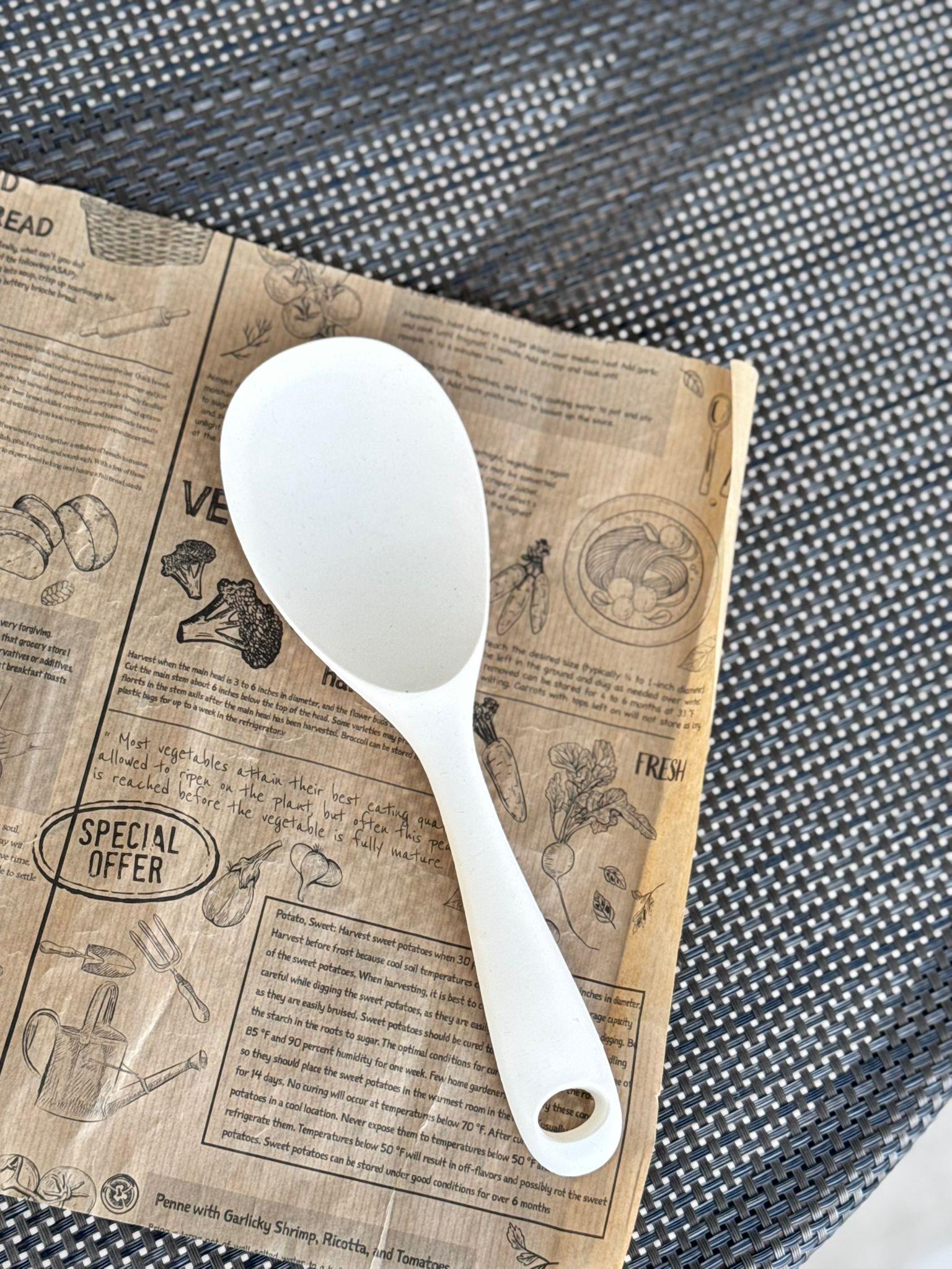 Sert Uçlu Silikon Pilav Kaşığı Yüksek Isıya Dayanıklı Yanmaz Yapışmaz Silikon Kaşık 22 cm - Krem