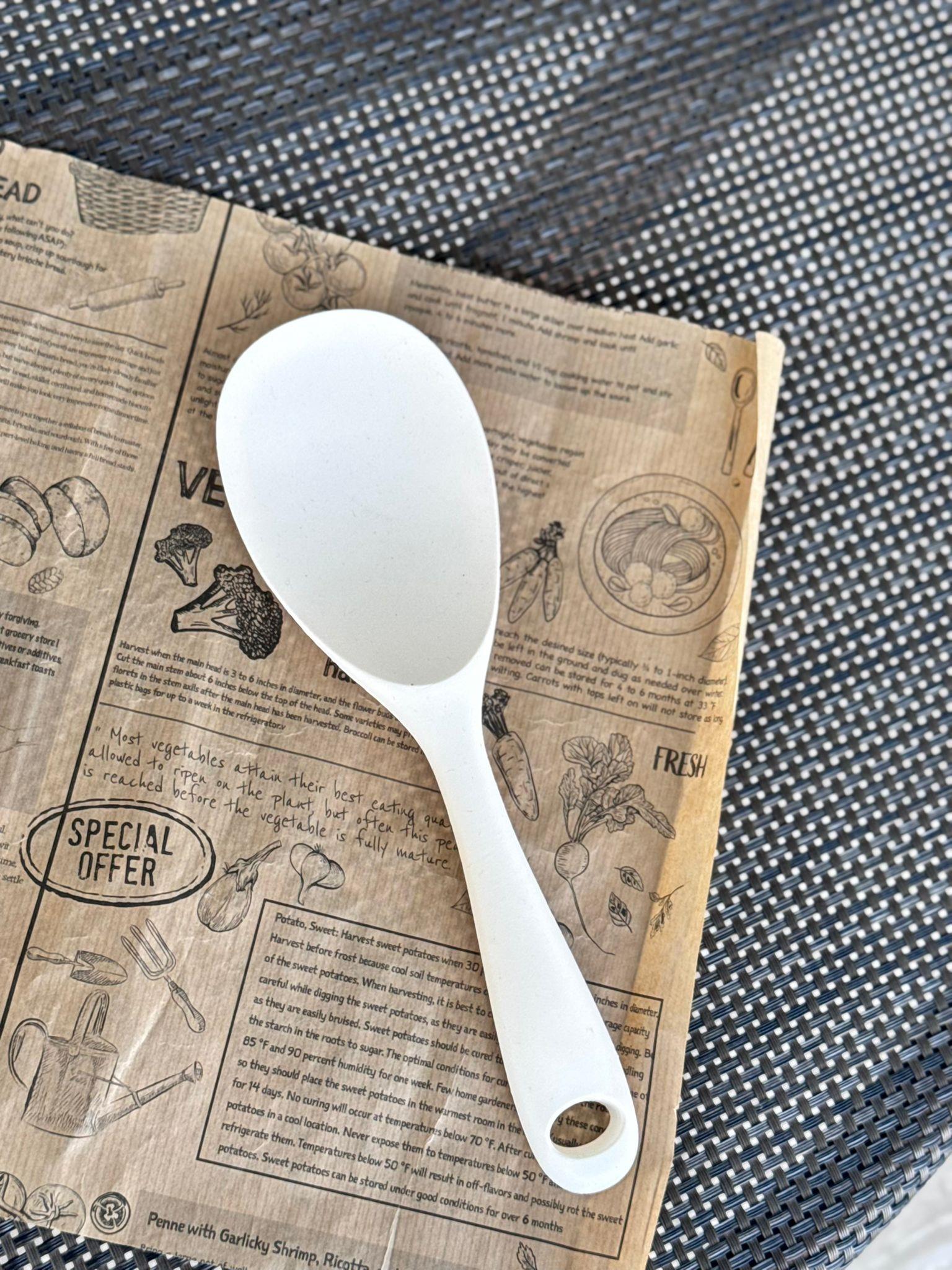 Sert Uçlu Silikon Pilav Kaşığı Yüksek Isıya Dayanıklı Yanmaz Yapışmaz Silikon Kaşık 22 cm - Krem