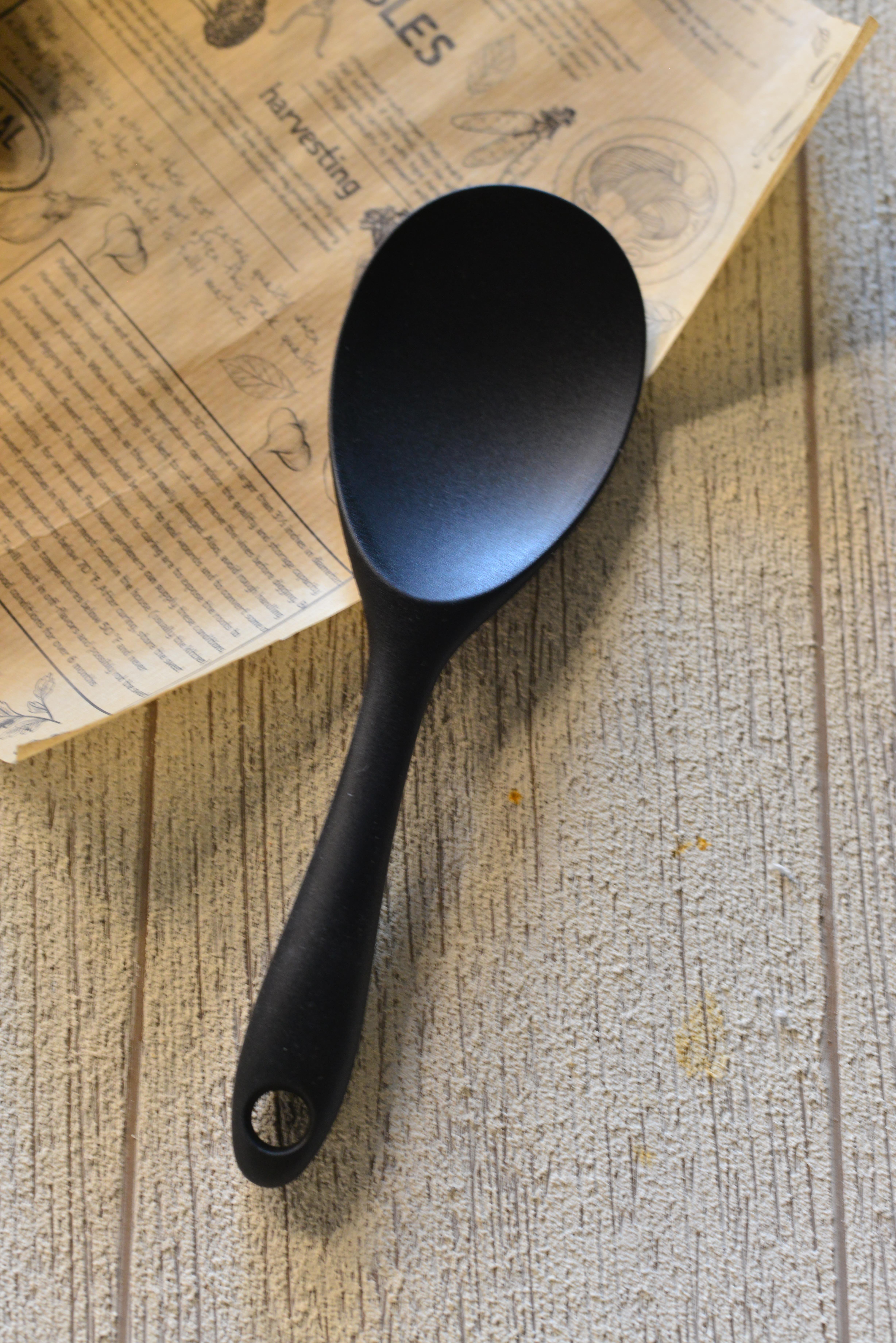 Sert Uçlu Silikon Pilav Kaşığı Yüksek Isıya Dayanıklı Yanmaz Yapışmaz Silikon Kaşık 22 cm - Siyah