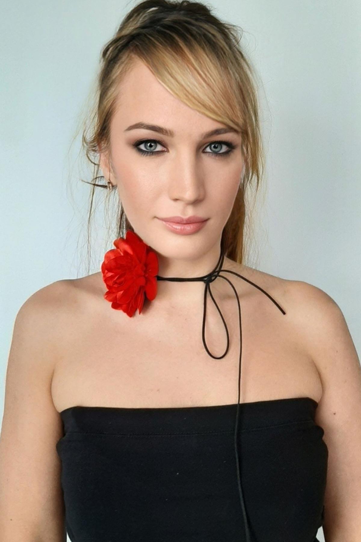 Çiçek Choker Kolye Hakiki Deri Bağcıklı Gül Kolye