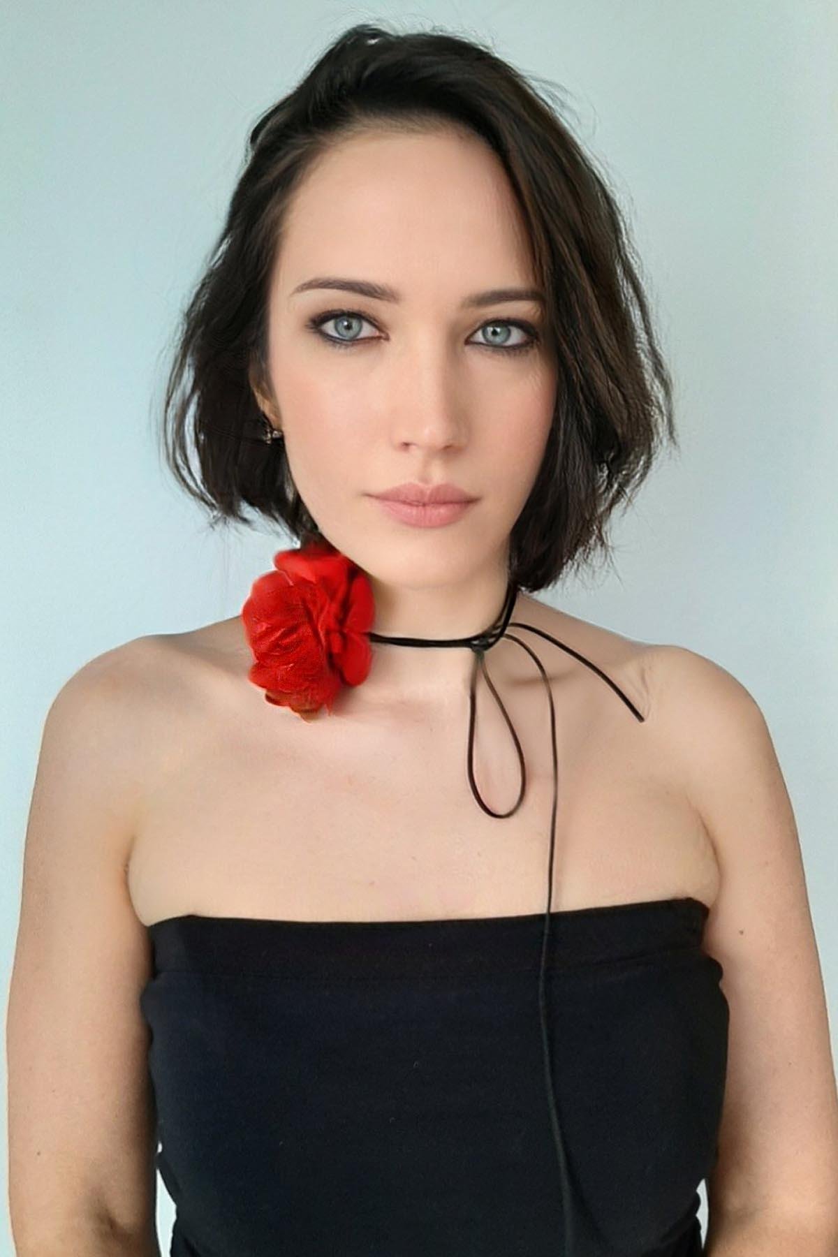 Çiçek Choker Kolye Hakiki Deri Bağcıklı Gül Kolye