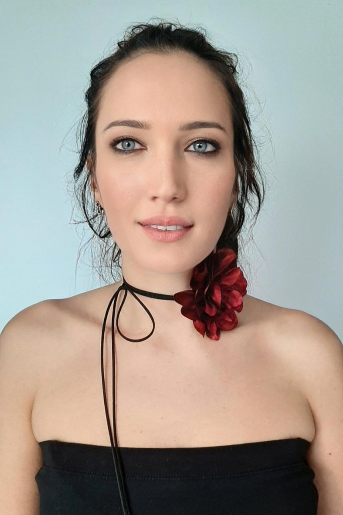 Çiçek Choker Kolye Hakiki Deri Bağcıklı Gül Kolye