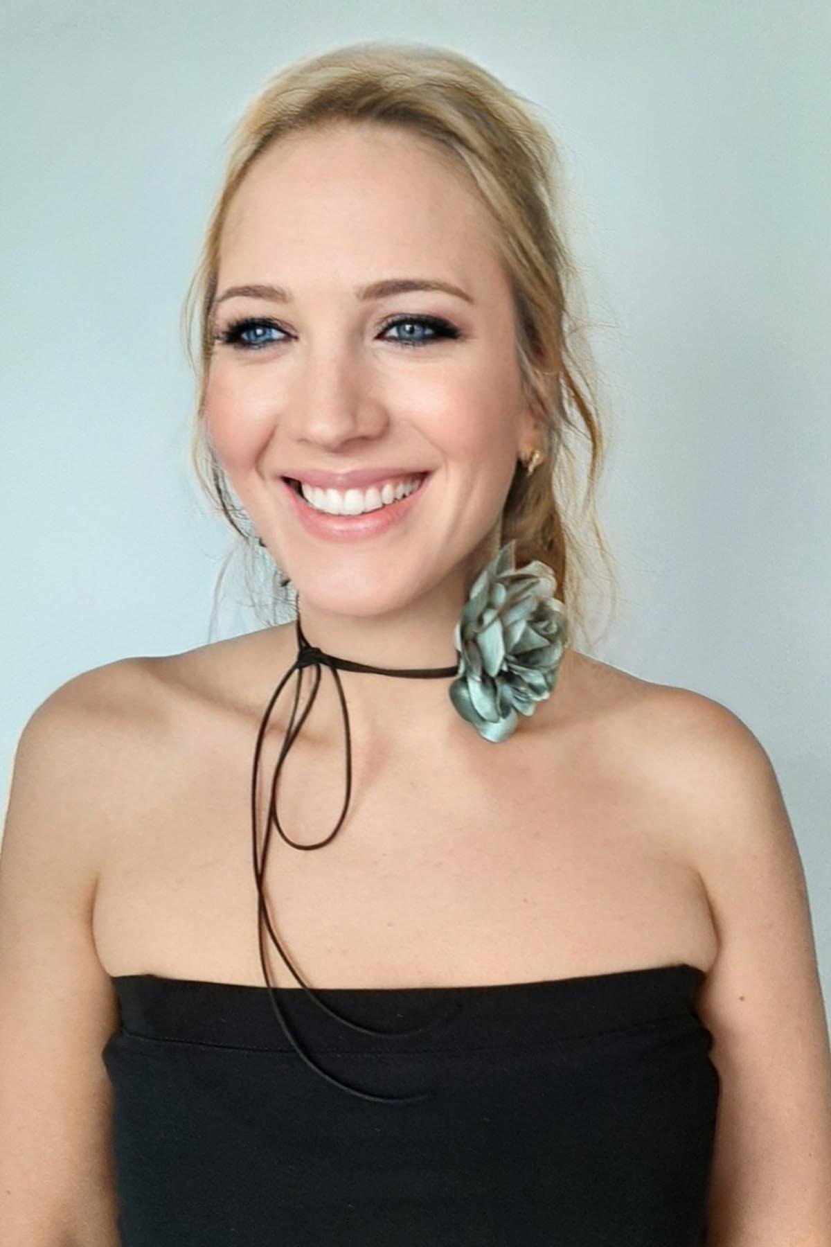 Çiçek Choker Kolye Hakiki Deri Bağcıklı Gül Kolye
