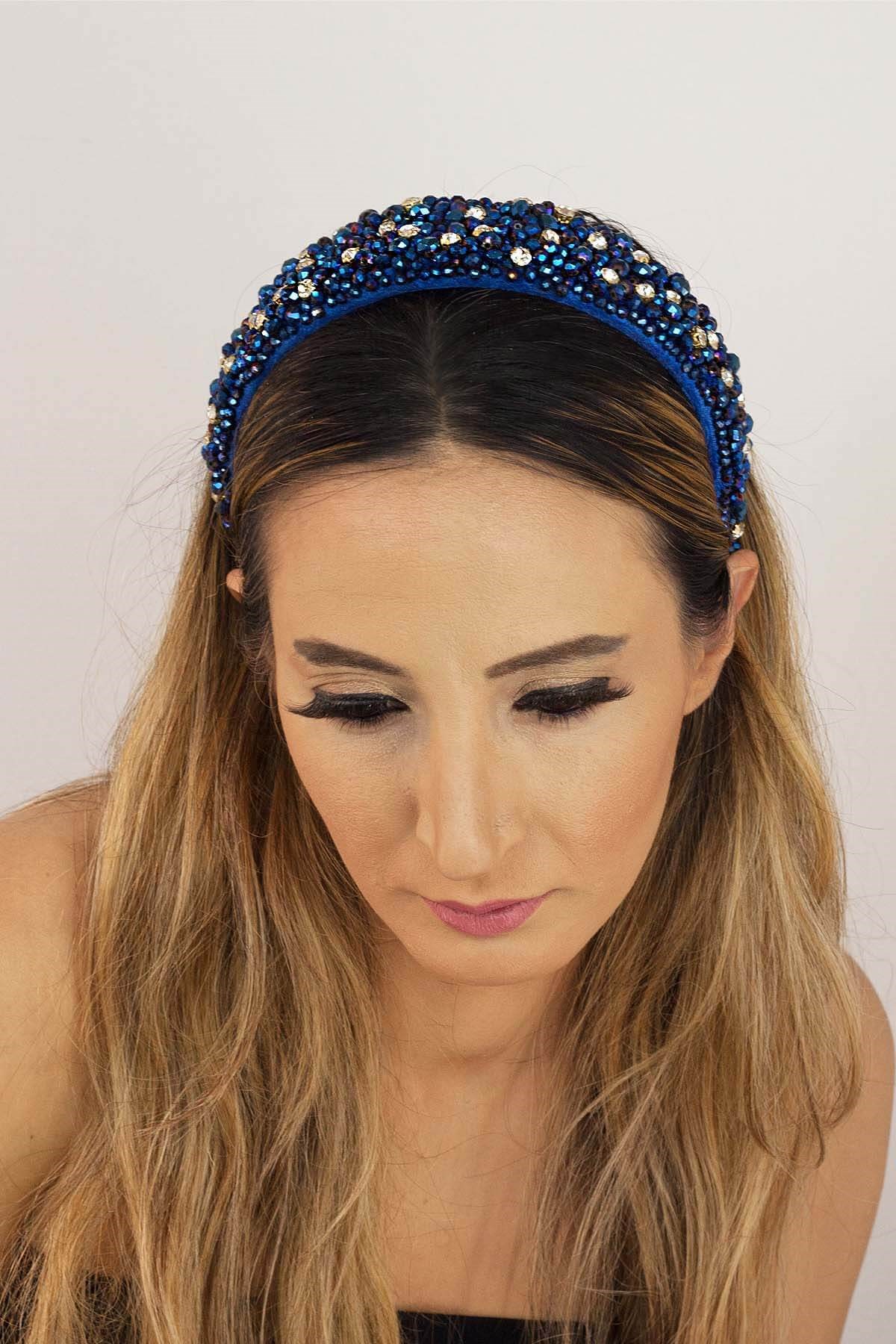 El İşlemeli Karışık Kristal Kadife Taç 