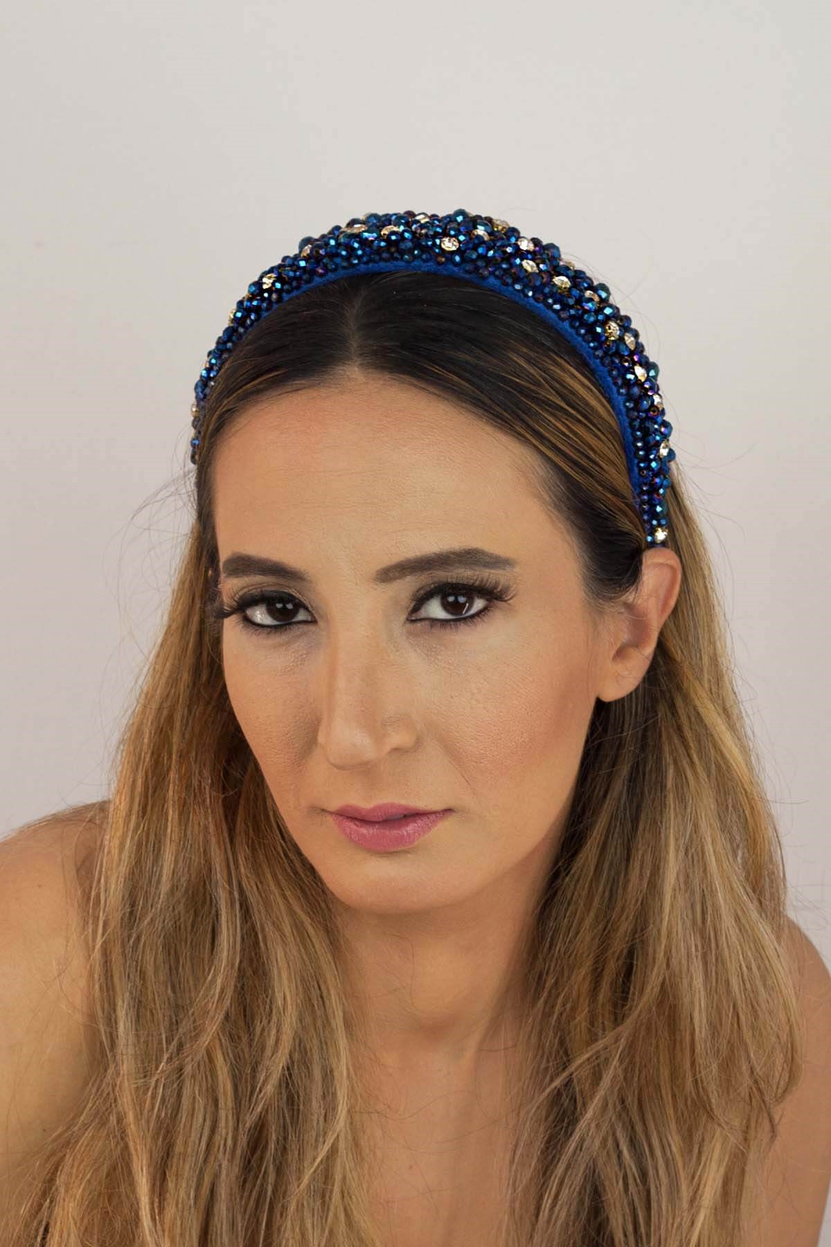 El İşlemeli Karışık Kristal Kadife Taç 