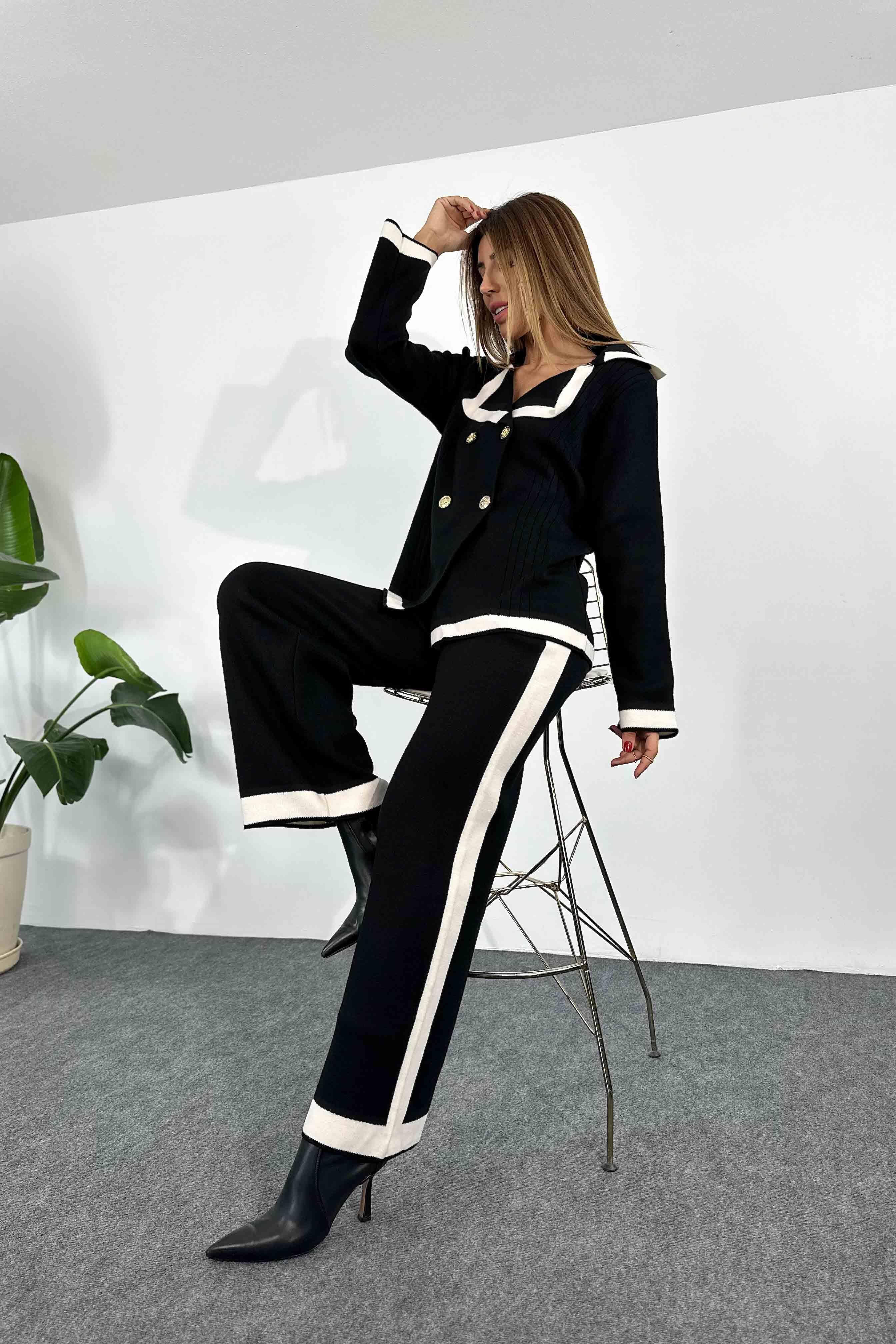 Akrilik Örme Kruvaze Şerit ve Gold Düğmeli Kadın Triko Takım Siyah