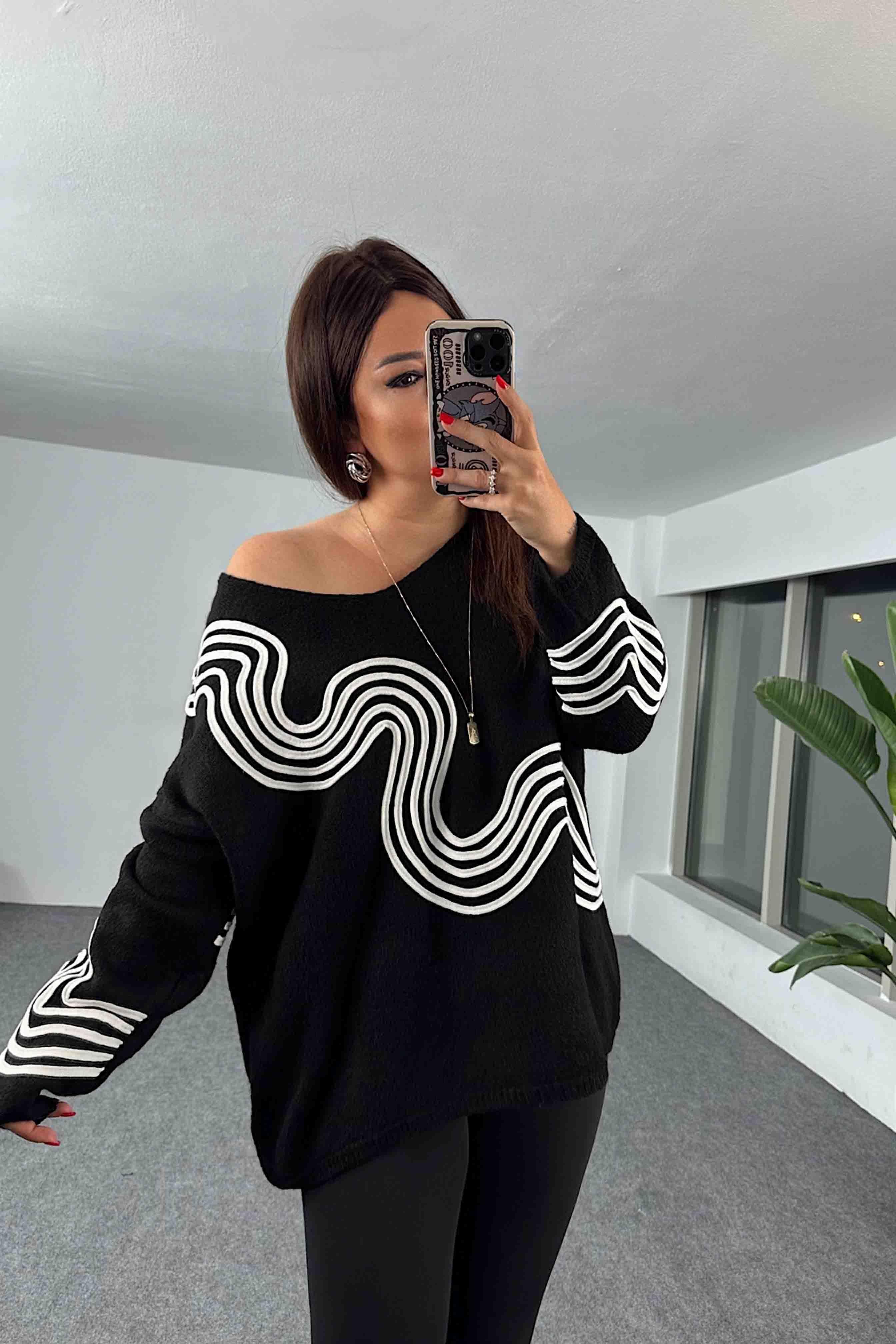 Akrilik Örme Wave Nakışlı V Yaka Kazak Siyah