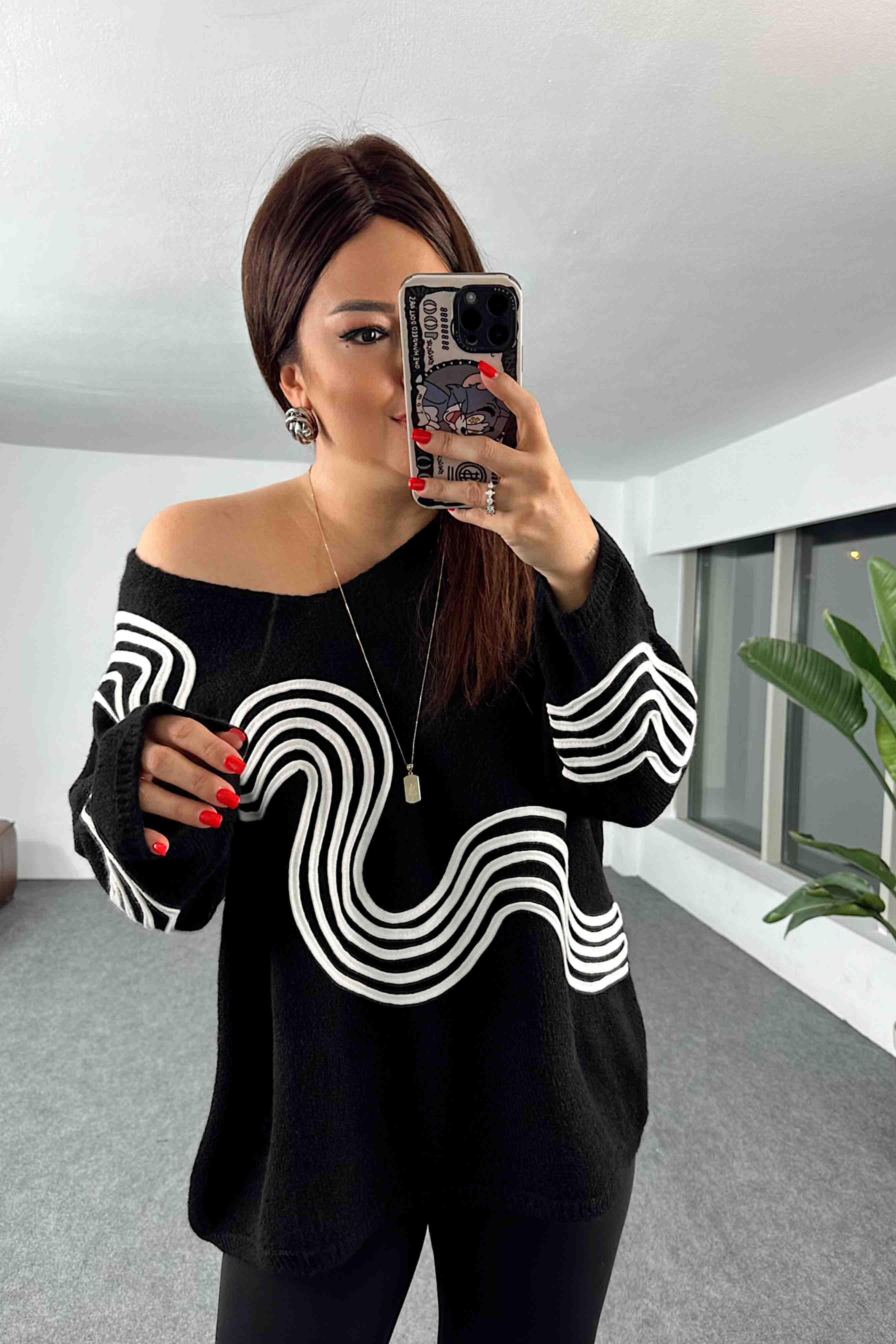 Akrilik Örme Wave Nakışlı V Yaka Kazak Siyah