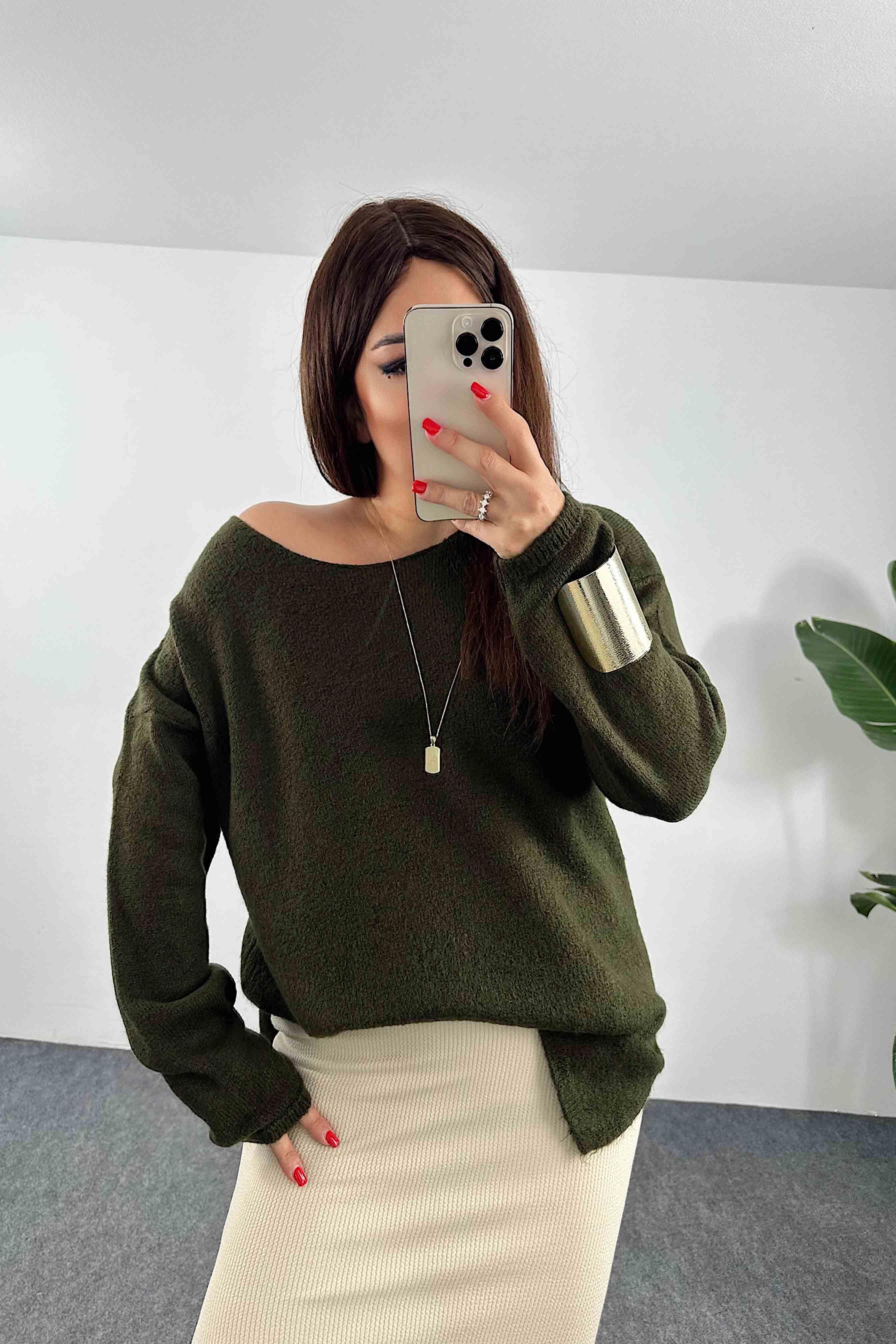 Akrilik Örme Yırtmaç Detay Oversize Kazak Koyu Yeşil