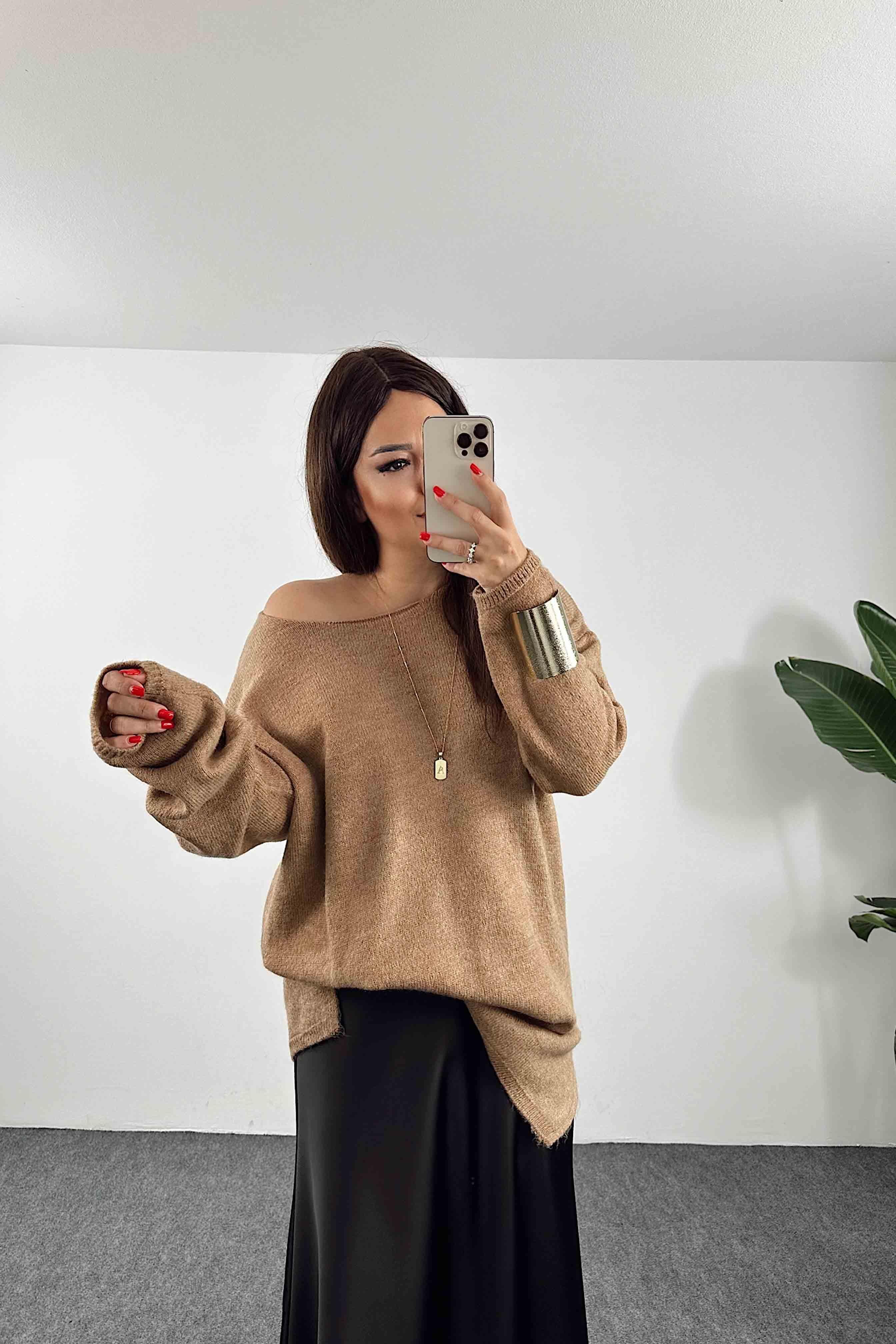 Akrilik Örme Yırtmaç Detay Oversize Kazak Camel