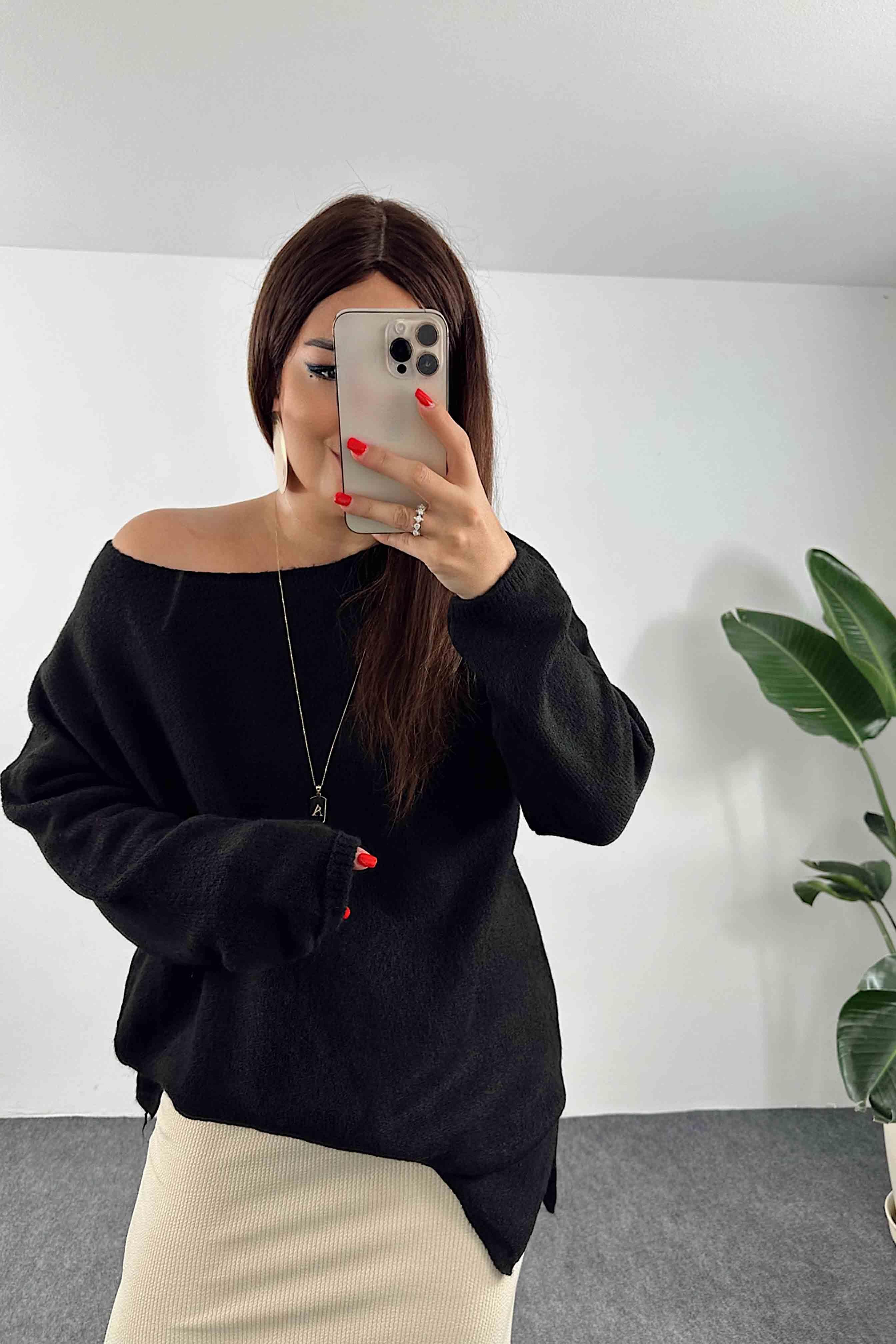 Akrilik Örme Yırtmaç Detay Oversize Kazak Siyah