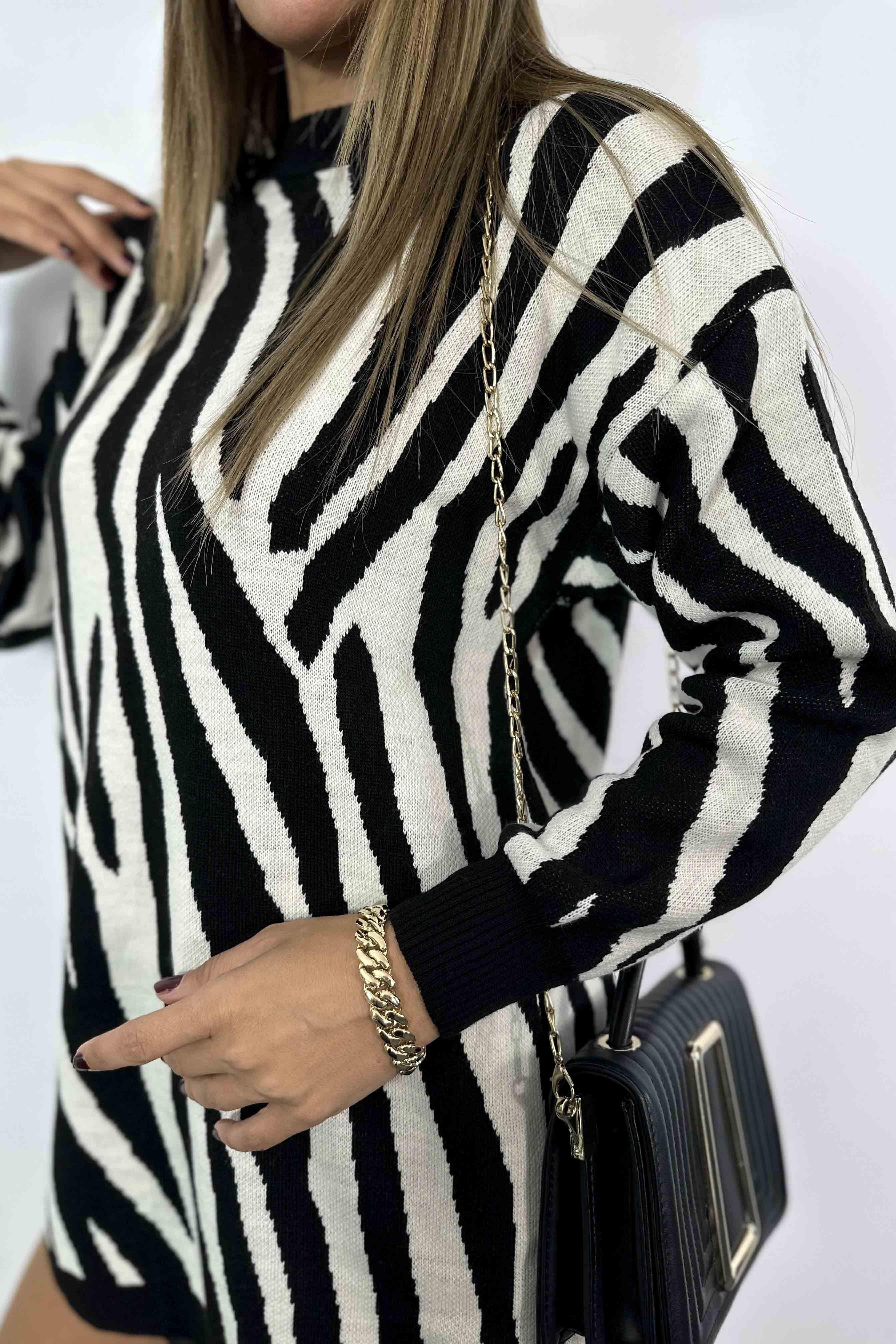 Akrilik Örme Zebra Desen Uzun Kazak Ekru