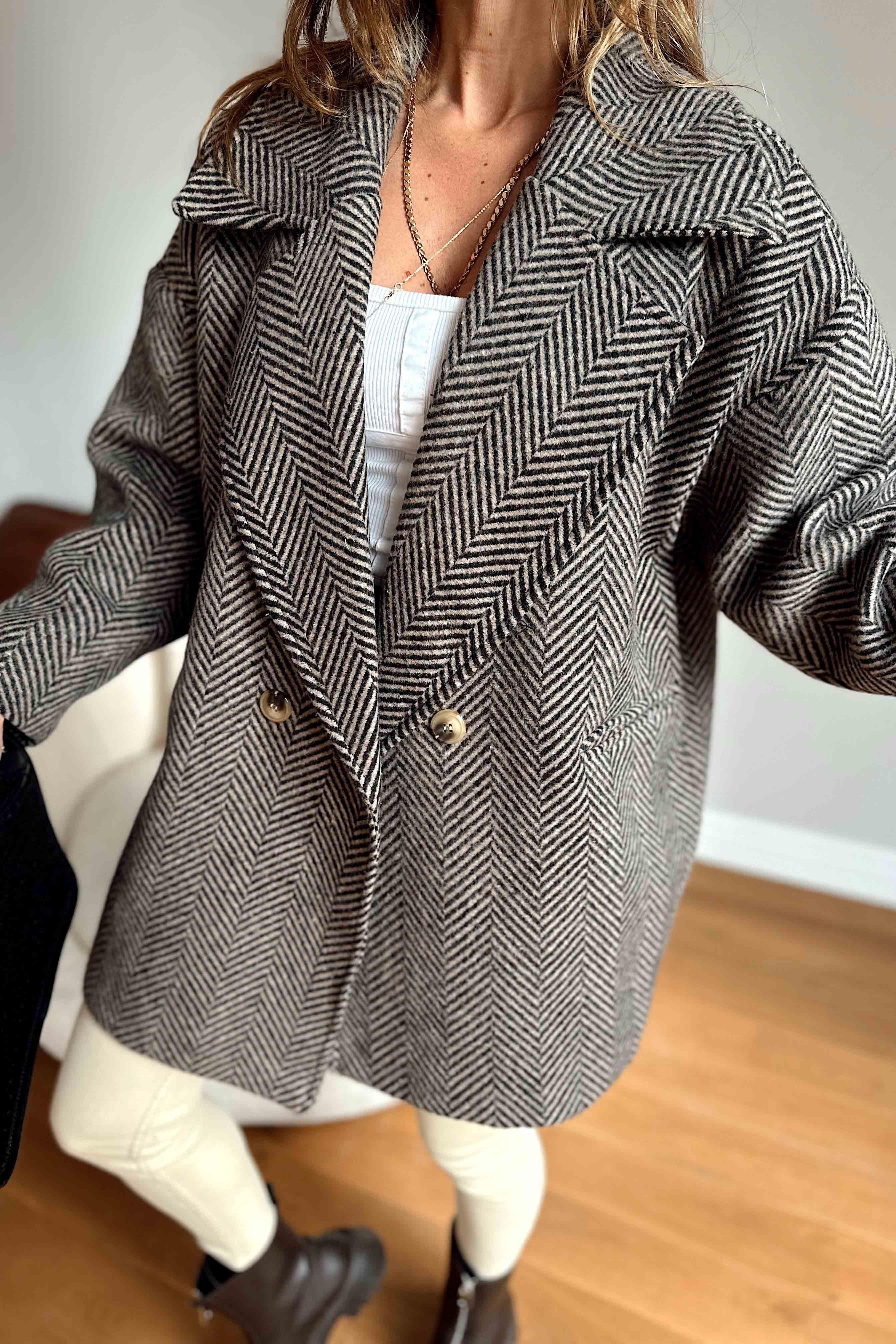 Balık Sırtı Desen Kadın Kaban Siyah