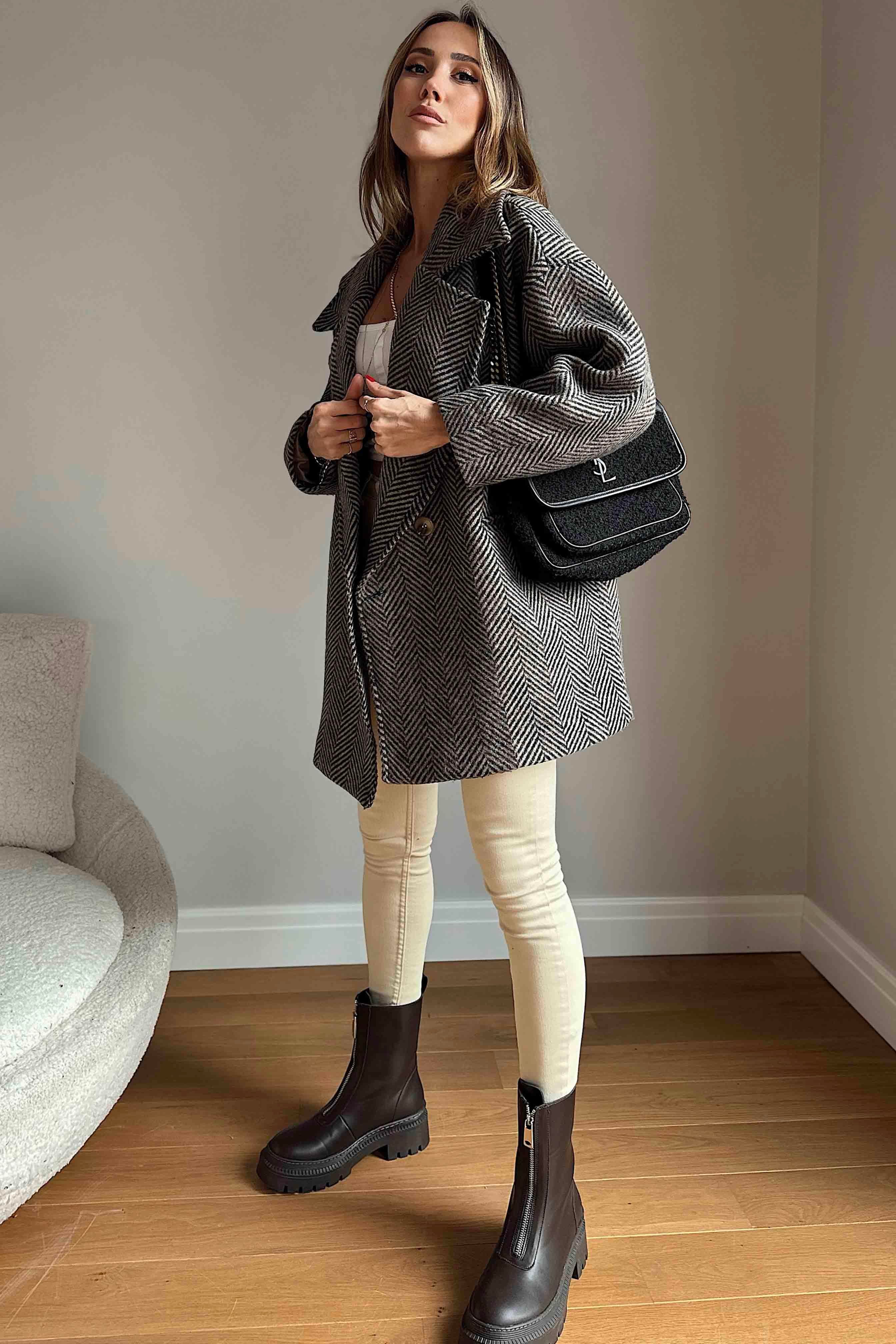 Balık Sırtı Desen Kadın Kaban Siyah