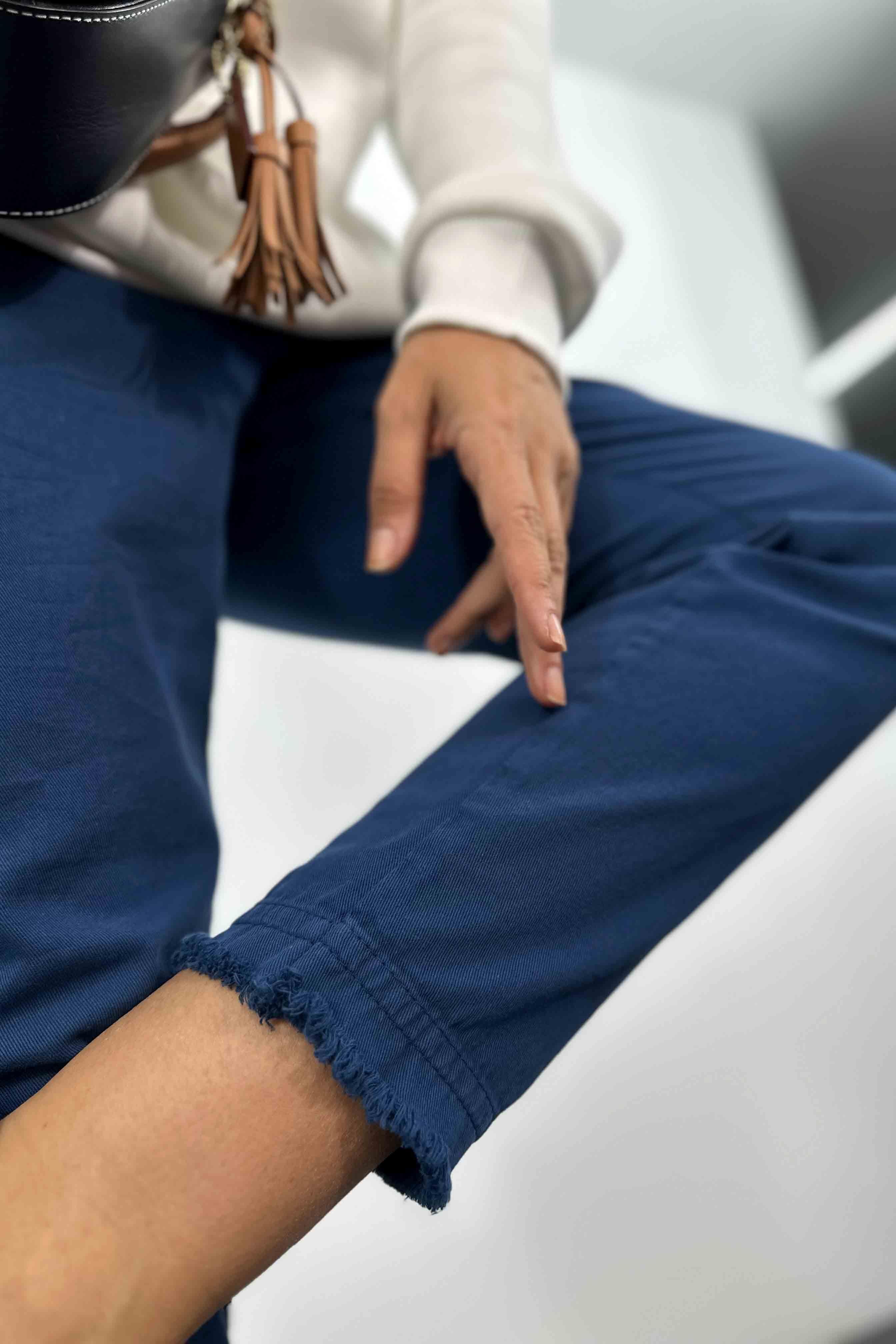 Beli Lastik ve İpli Püskül Detay Gabardin Pantolon Lacivert