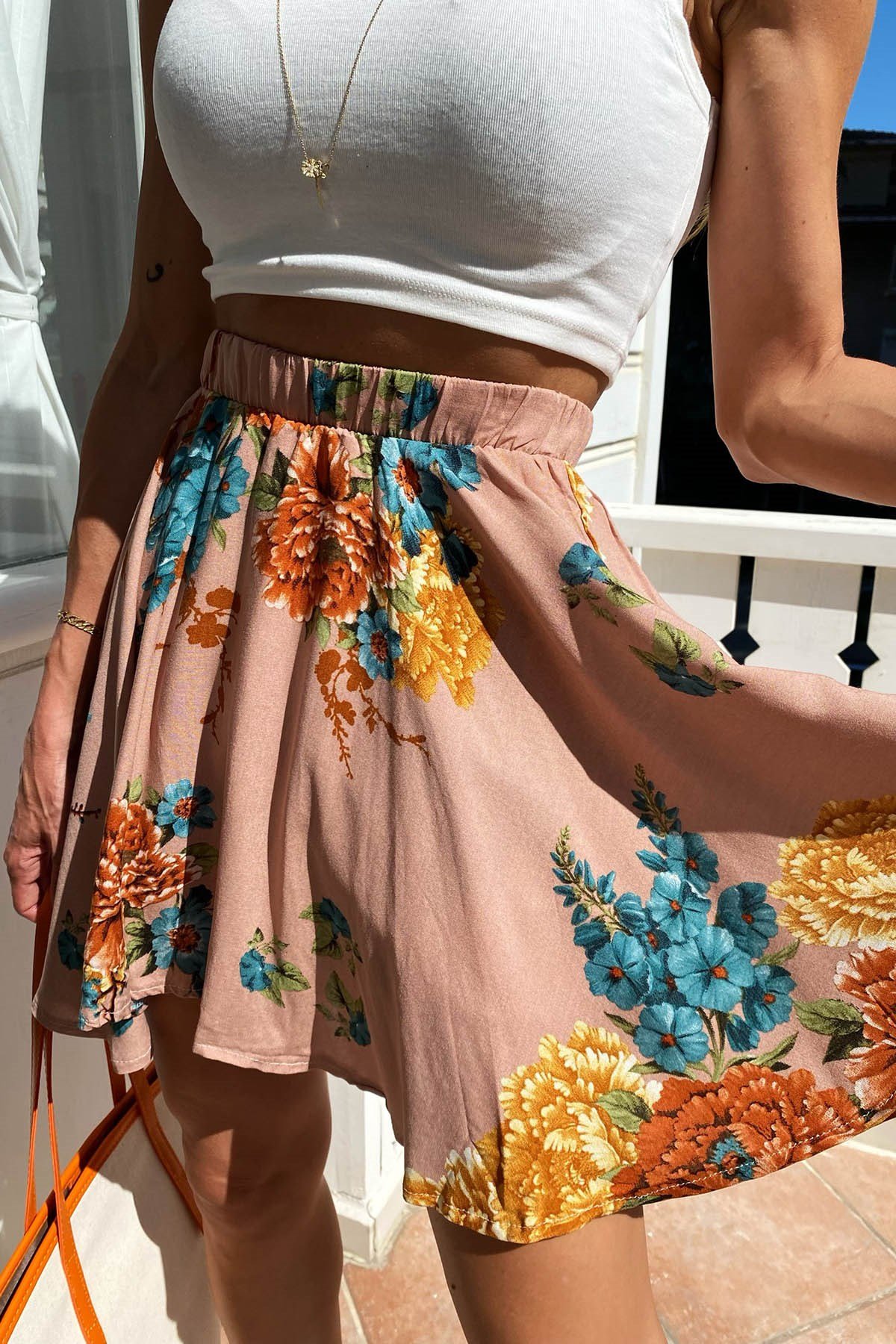 Beli Lastikli Çiçek Desenli Şort Etek Nude