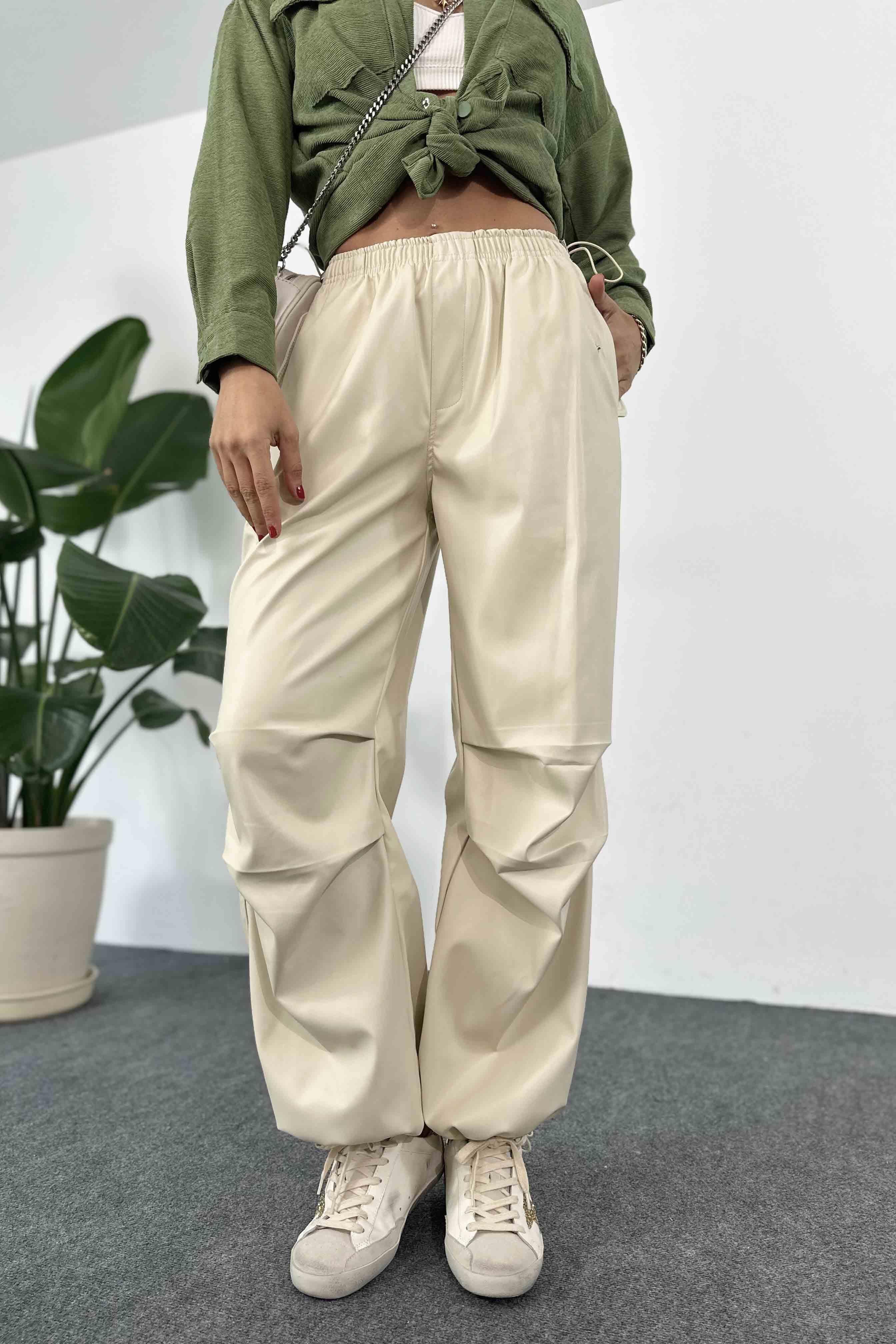Beli ve Paçaları Lastikli Dizi Kat Detay Kadın Deri Pantolon Taş
