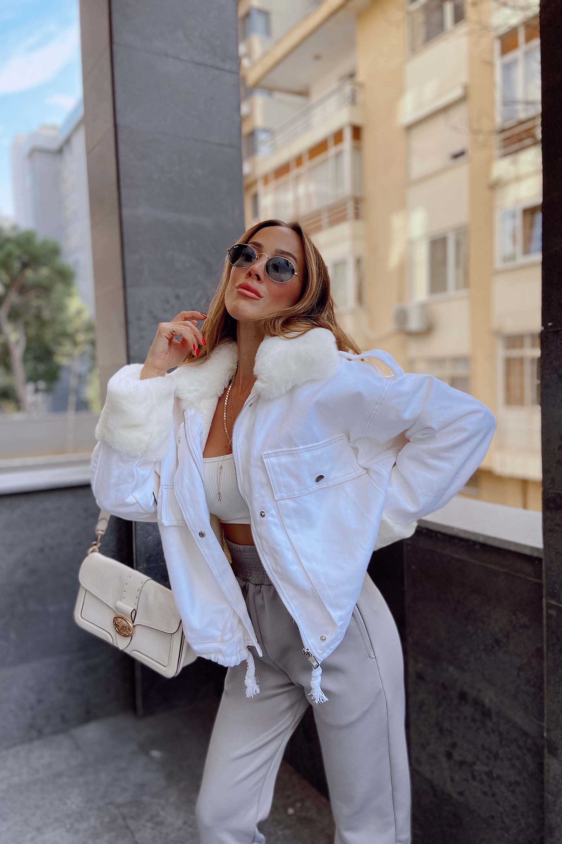 Beyaz Kürklü Denim Kadın Mont Beyaz