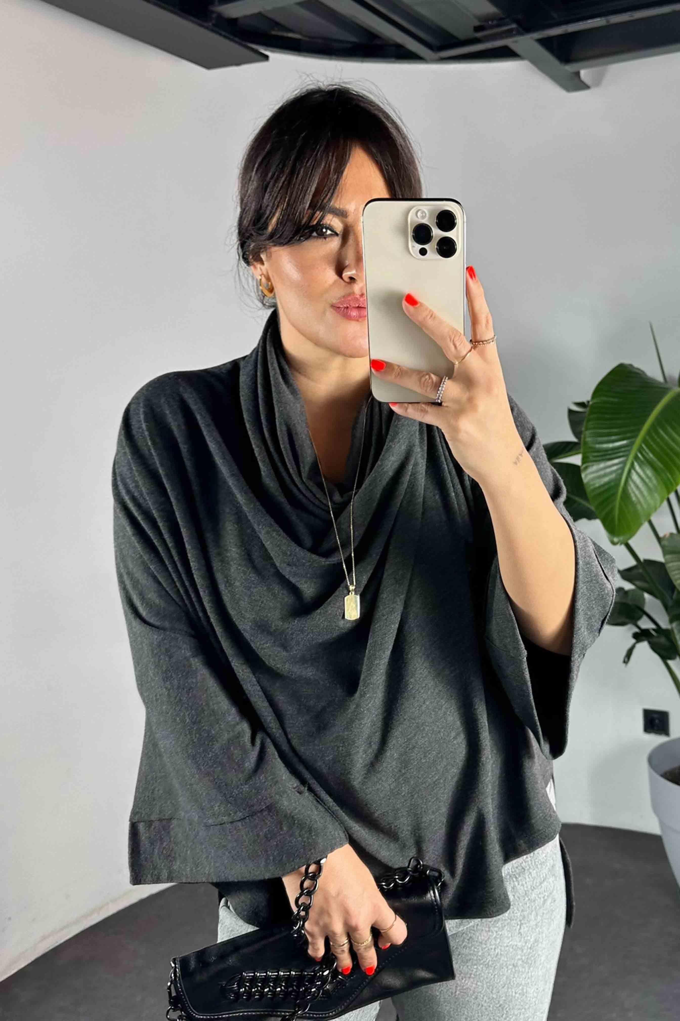 Degaje Yaka Ters Dikiş Tasarım Kadın Bluz Antrasit