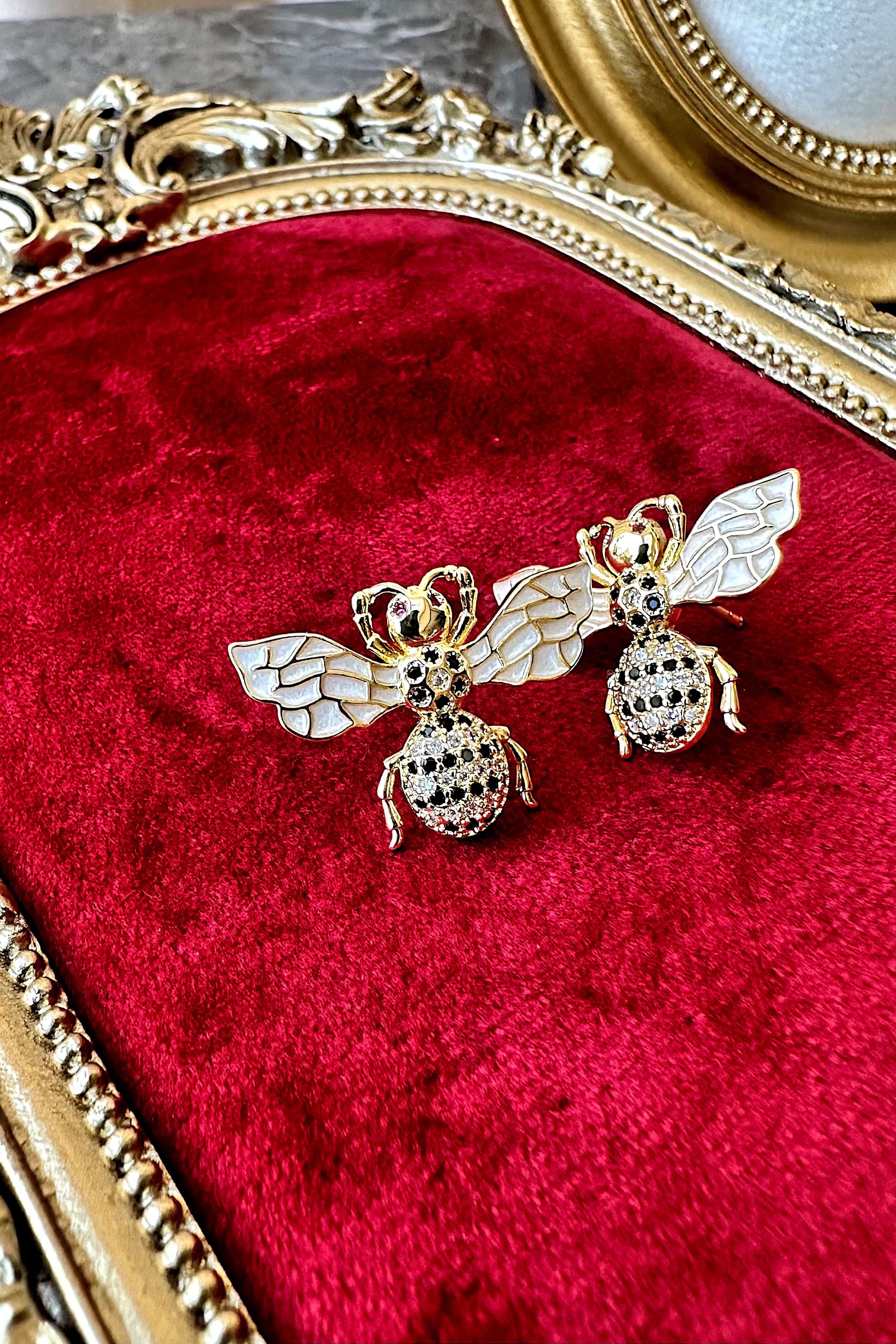Gold Bal Arısı Zirkon Taşlı Küpe