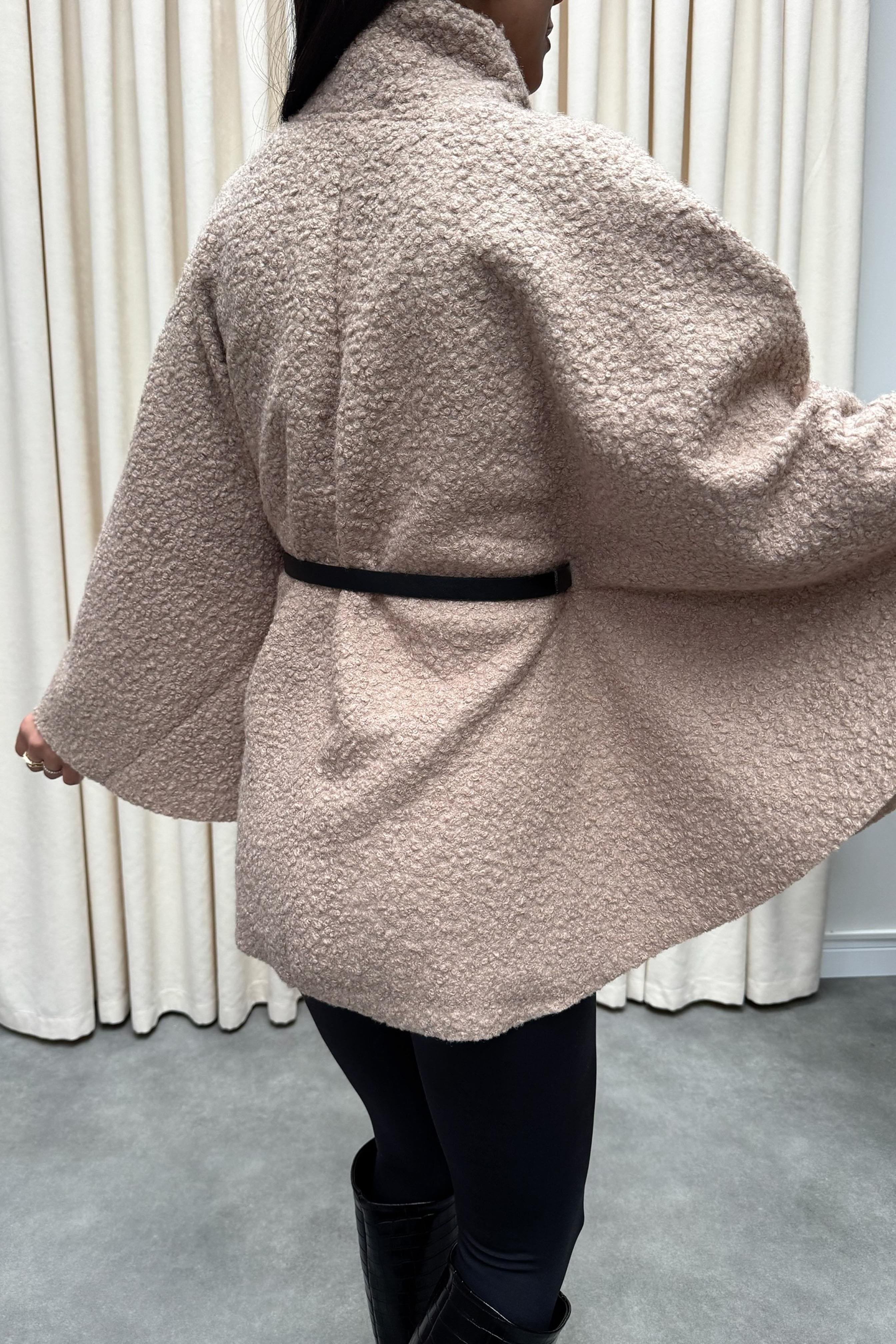 Gold Düğmeli Bürümcük Panço Kaban Taş