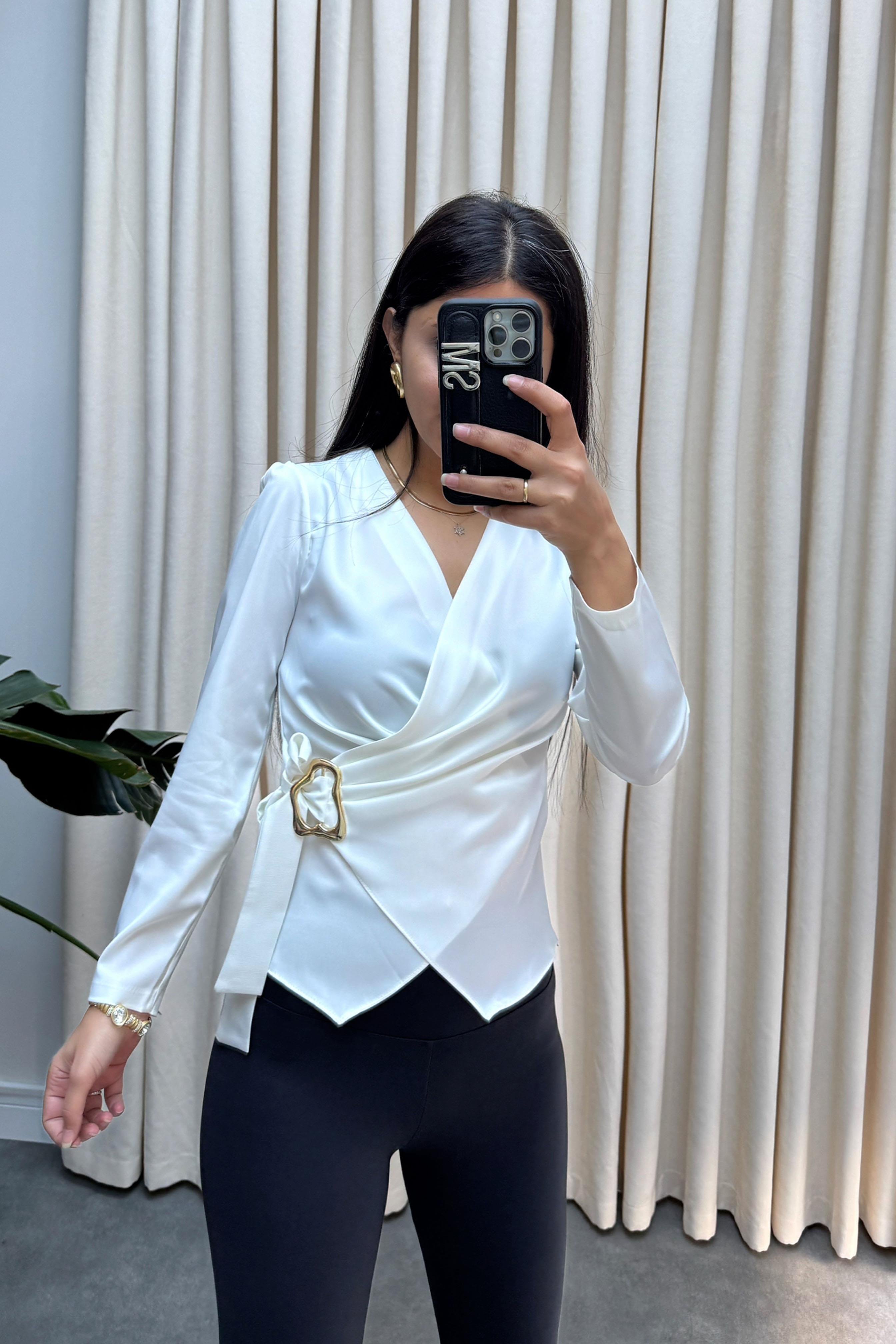 Gold Toka Detaylı Saten Bluz Beyaz