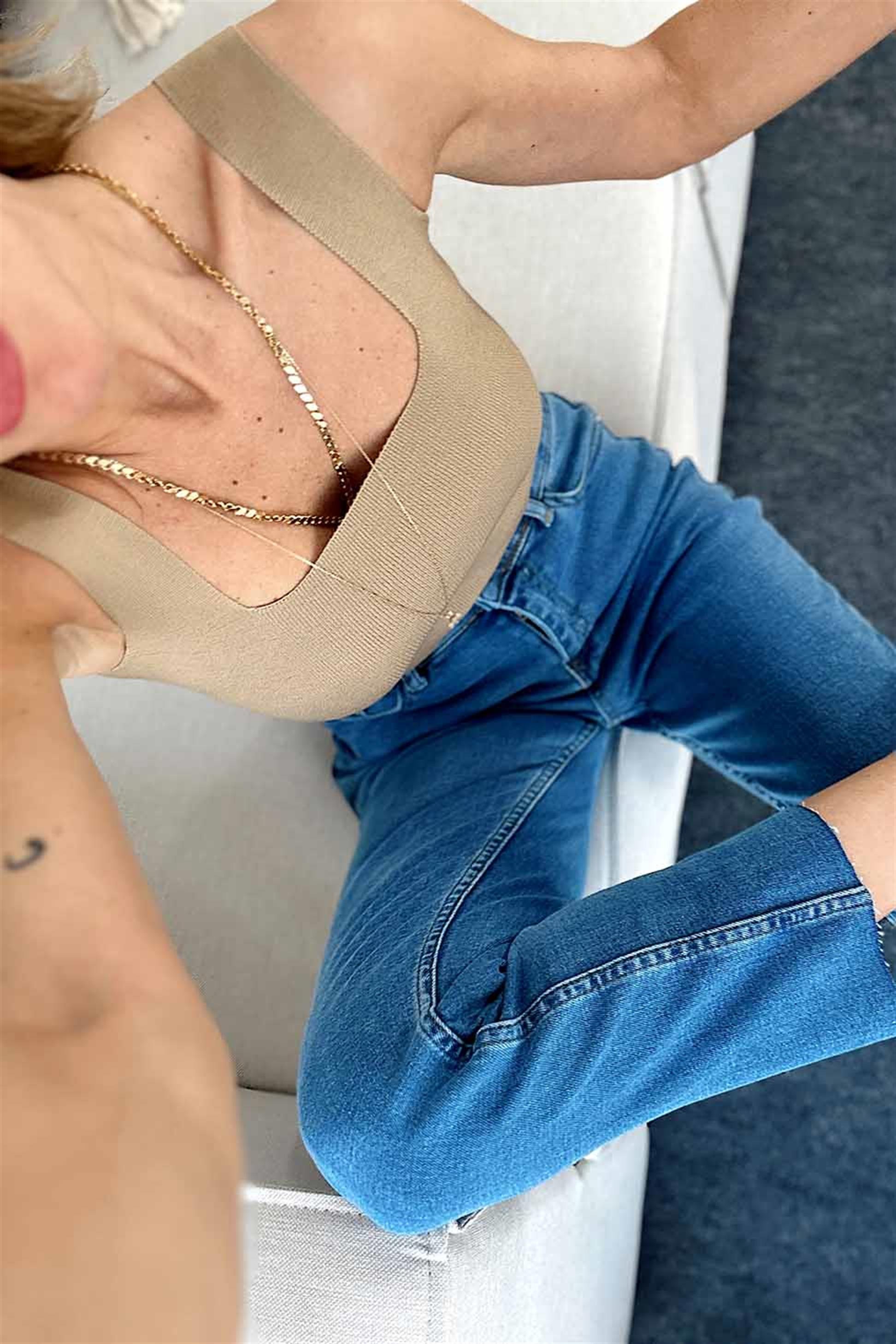Kalın Askılı Kare Yaka Fitilli Triko Bluz Camel