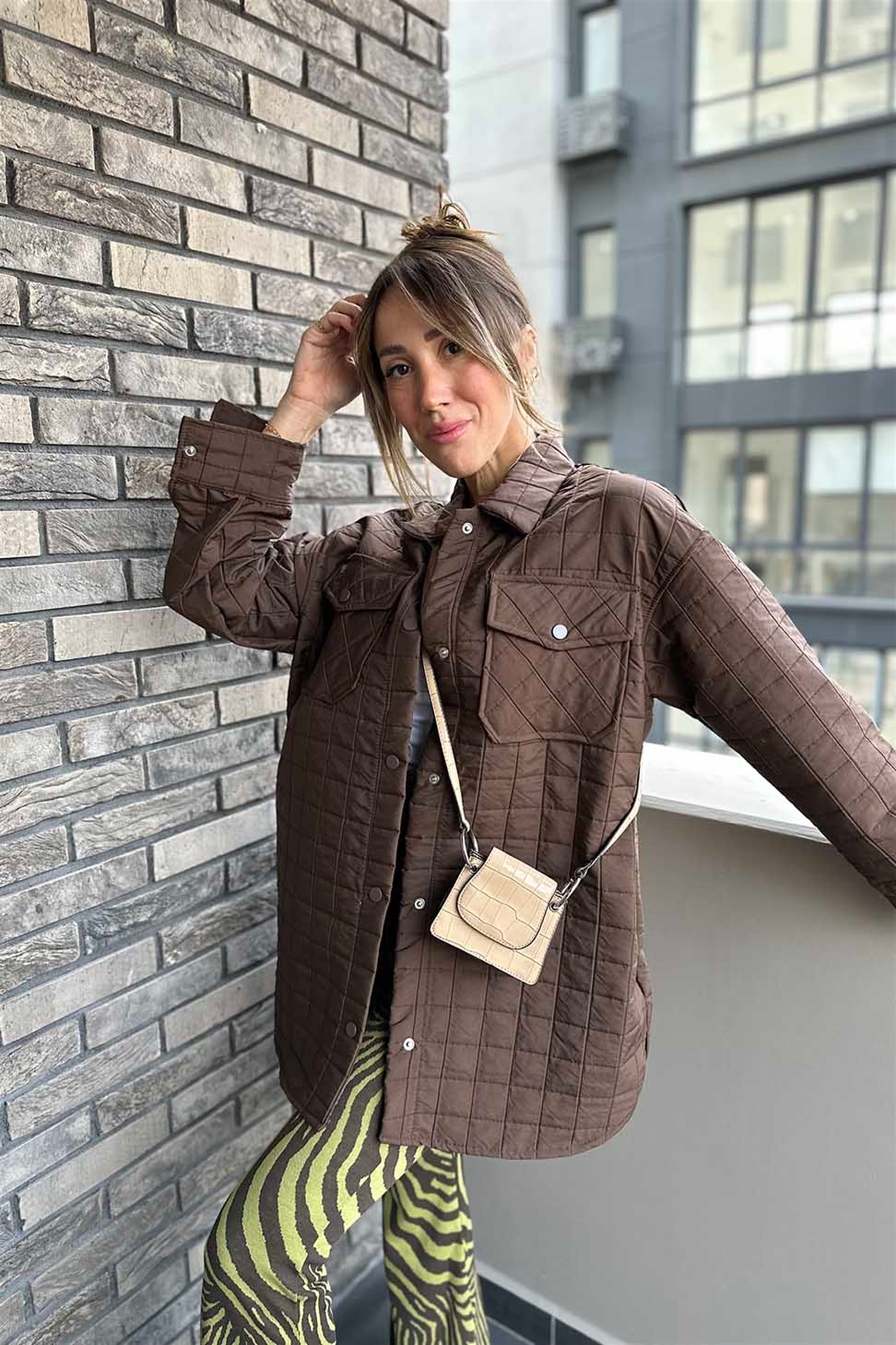Kapitone Çıtçıtlı İnce Kadın Mont Acı Kahve