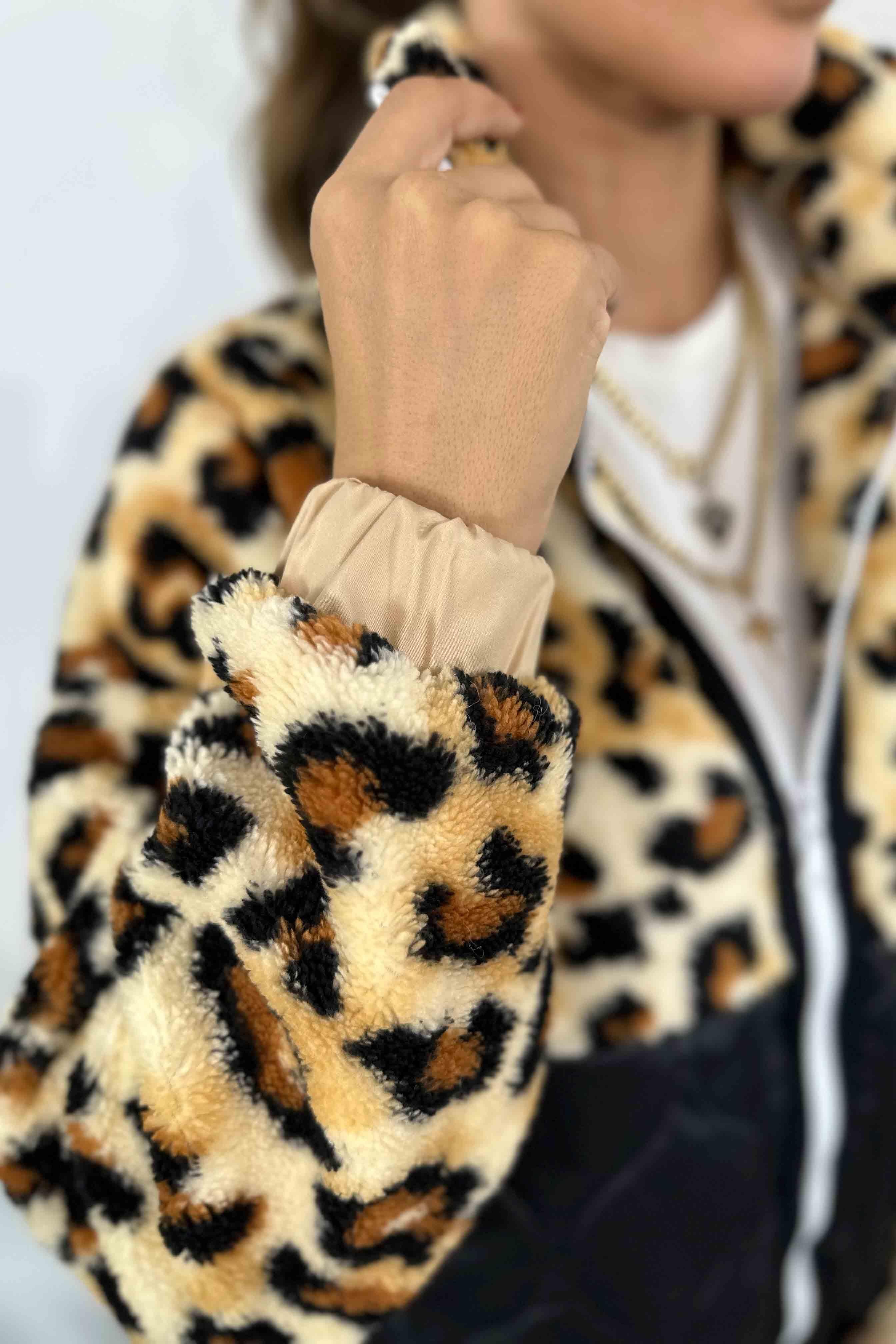 Kapitone Detaylı Yumoş Leopar Mont Kahve