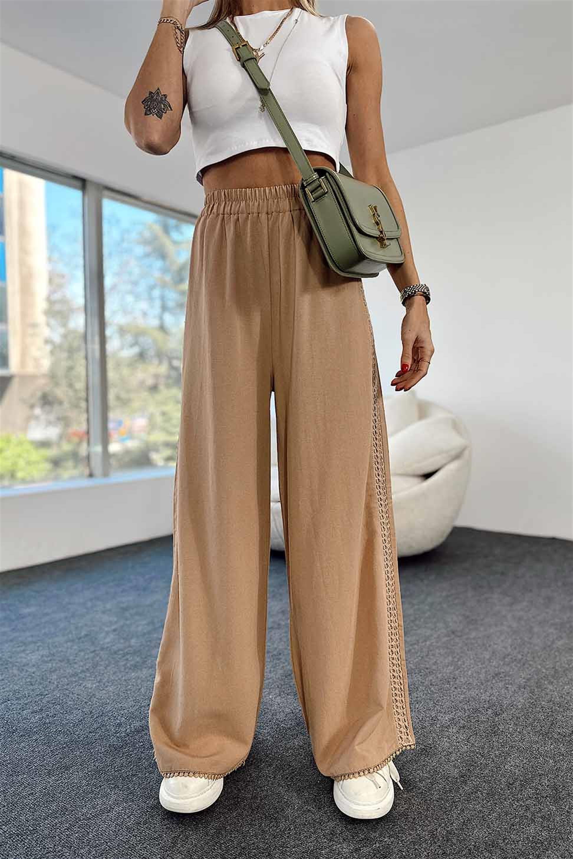 Keten Kumaş Dantel Şerit Detaylı Salaş Keten Pantolon Camel