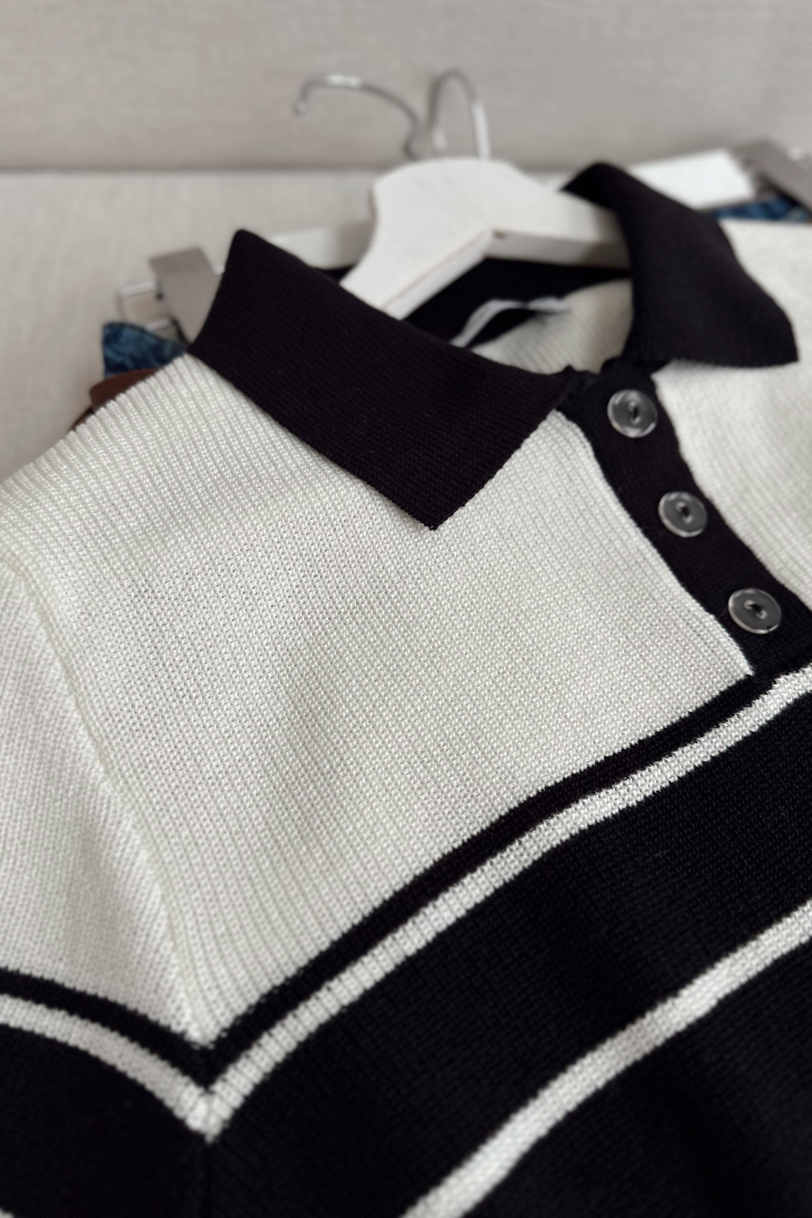 Kısa Kollu Çizgili Polo Yaka Triko Bluz Siyah