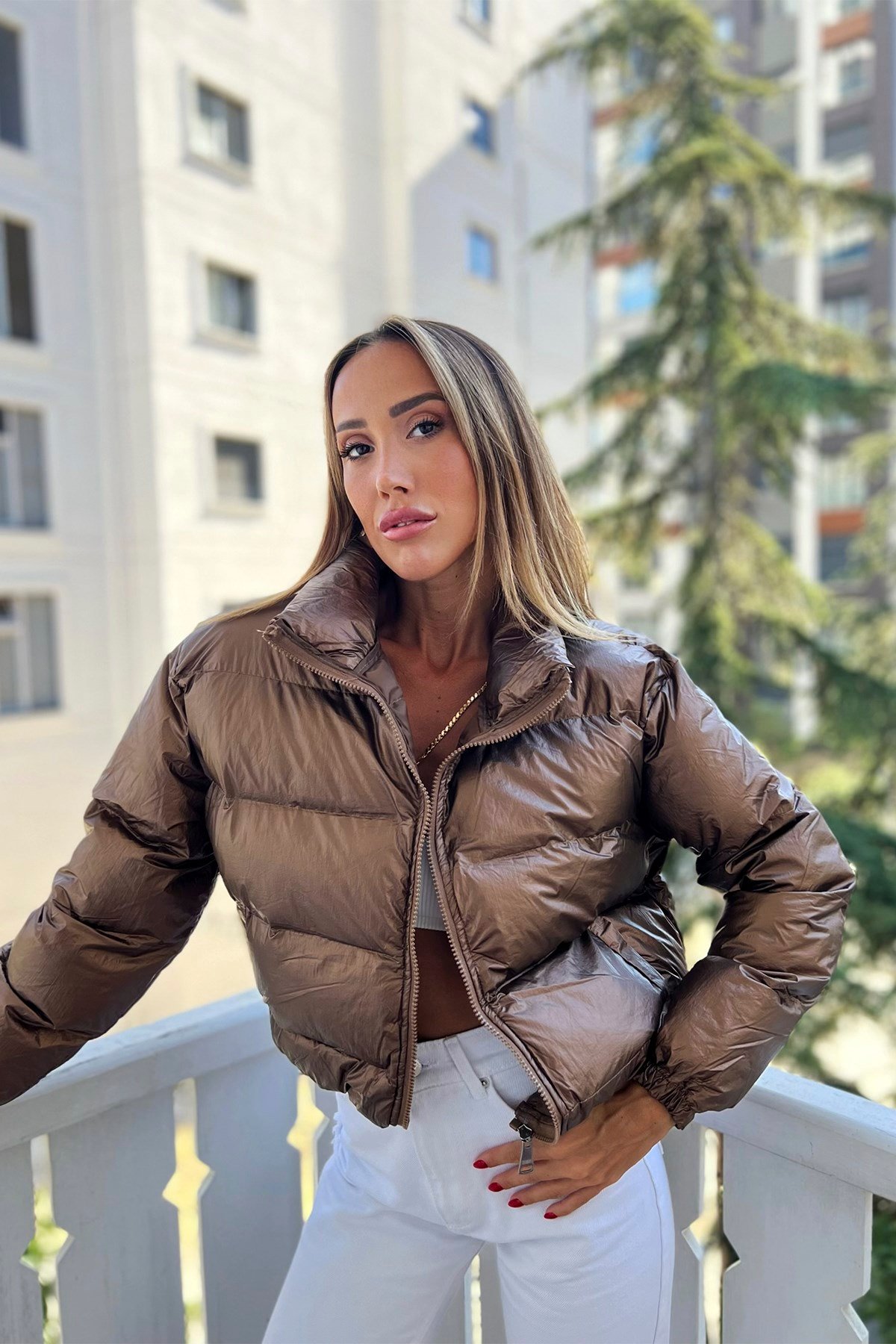 Kısa Tasarım Kadın Şişme Mont Bronz
