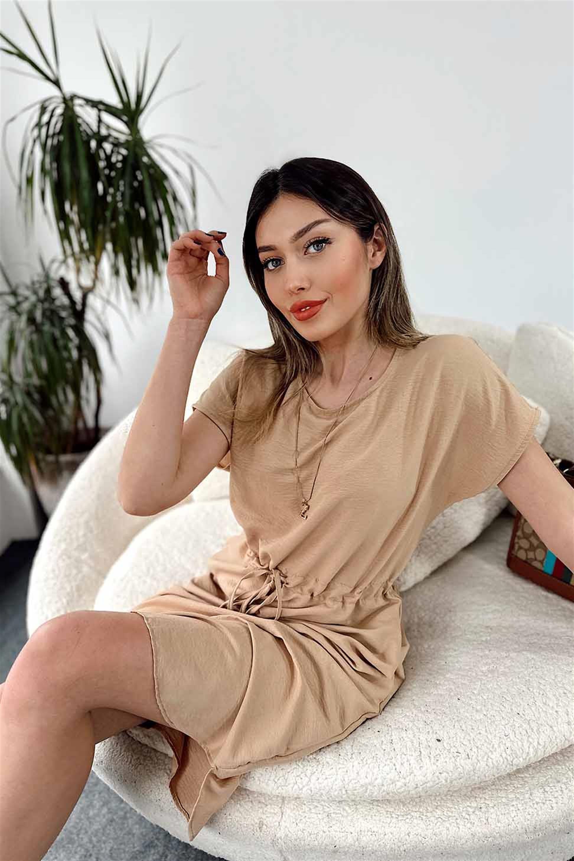 Krep Kumaş Belden İp Sıkma Detaylı Midi Elbise Camel