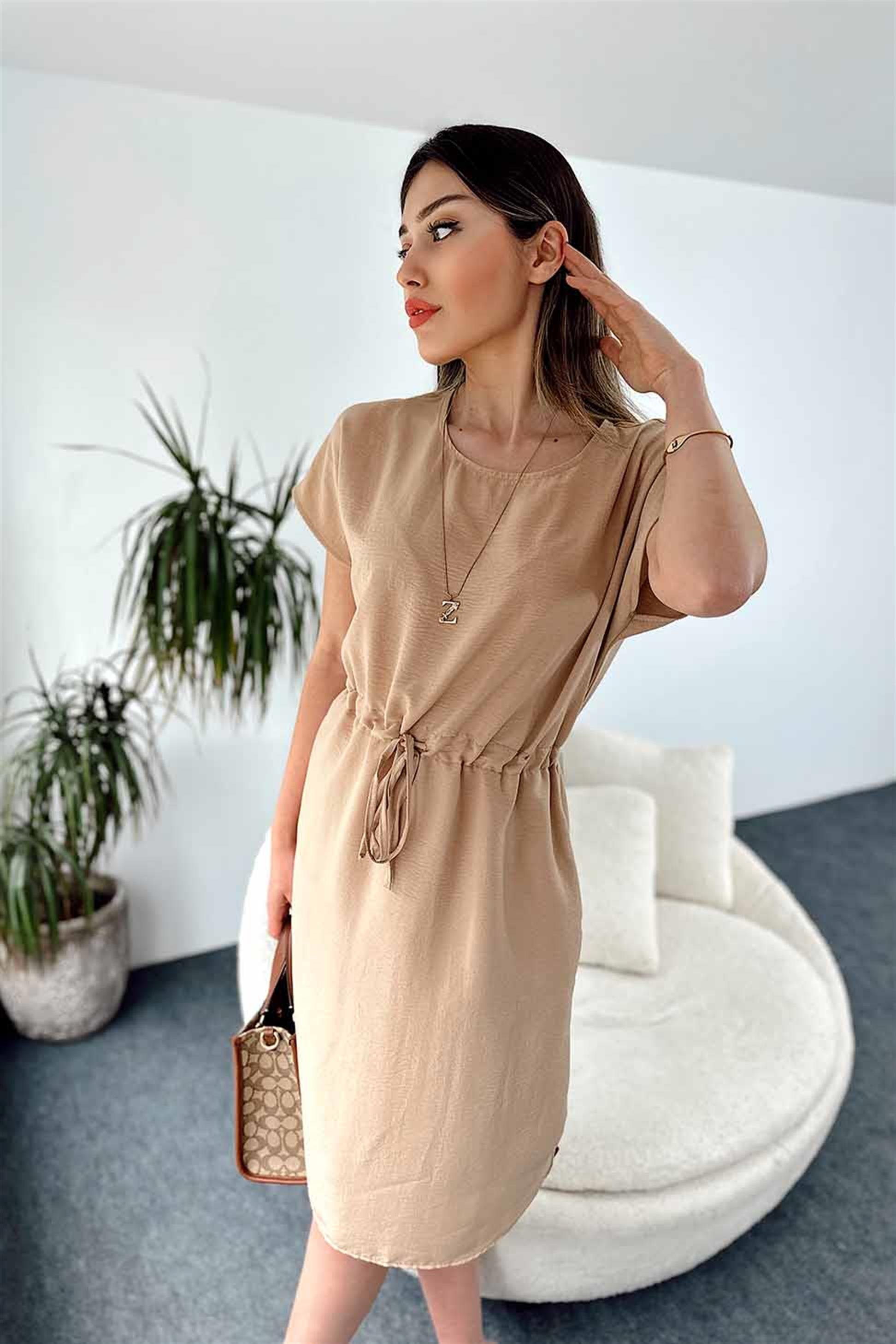 Krep Kumaş Belden İp Sıkma Detaylı Midi Elbise Camel