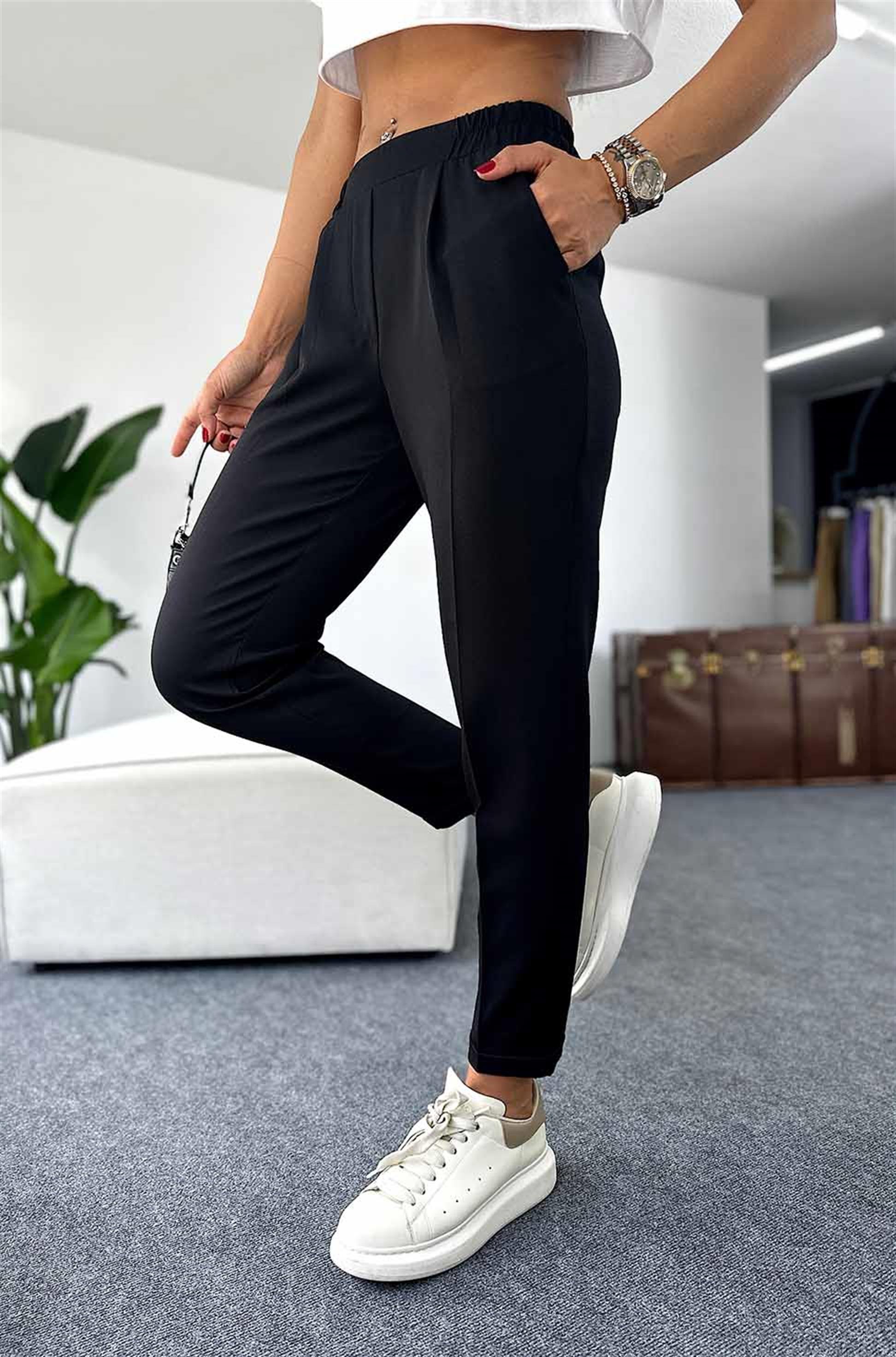 Krep Kumaş Beli Lastikli Duble Paça Pantolon Siyah