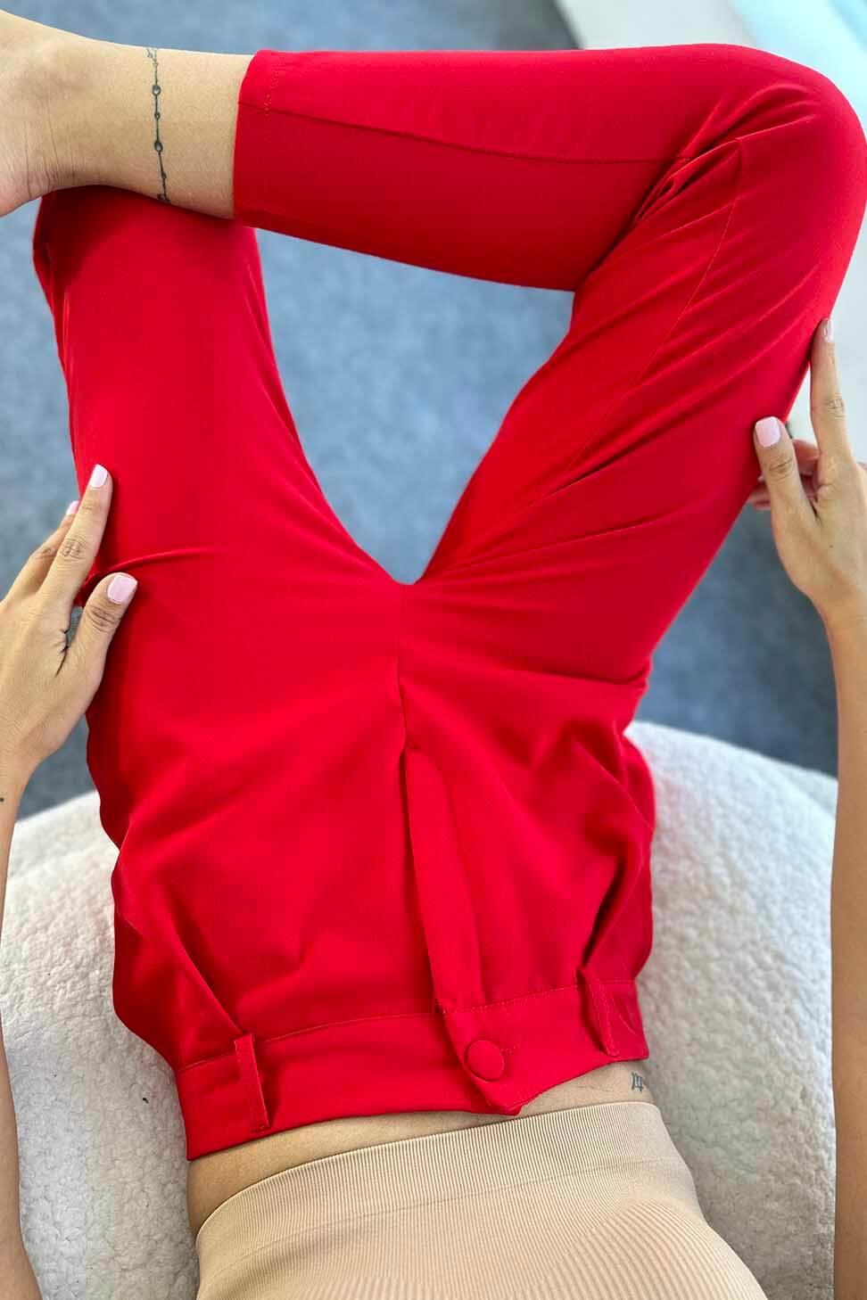 Krep Kumaş Düğmeli Havuç Pantolon Kırmızı