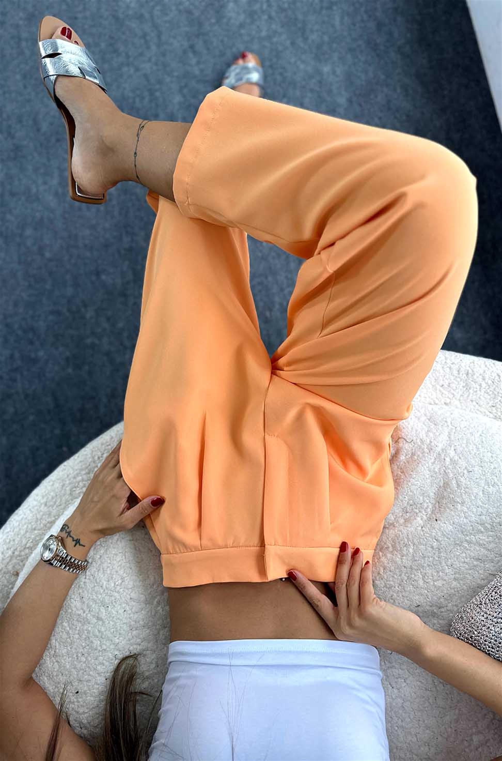 Krep Kumaş Pile Dikiş Detay Beli Lastikli Havuç Pantolon Kavun İçi